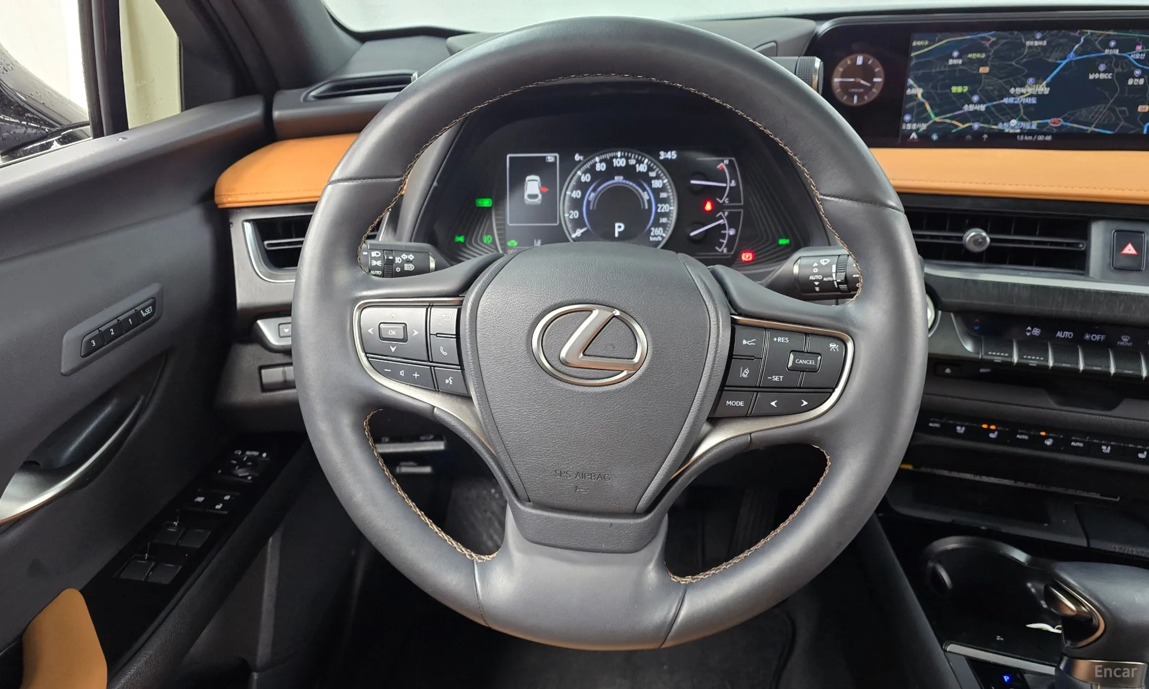 Lexus UX250h превью 13