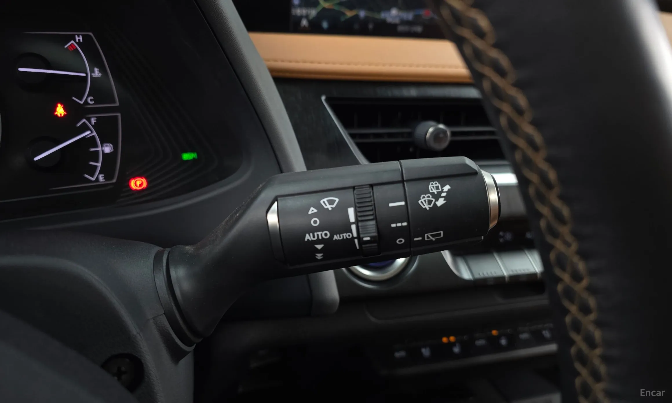 Lexus UX250h превью 19