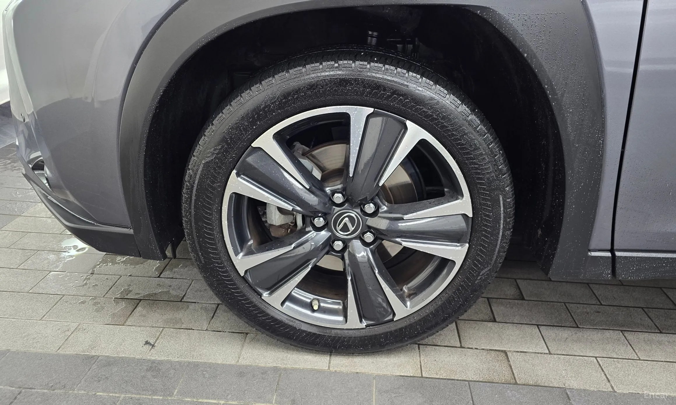 Lexus UX250h превью 5