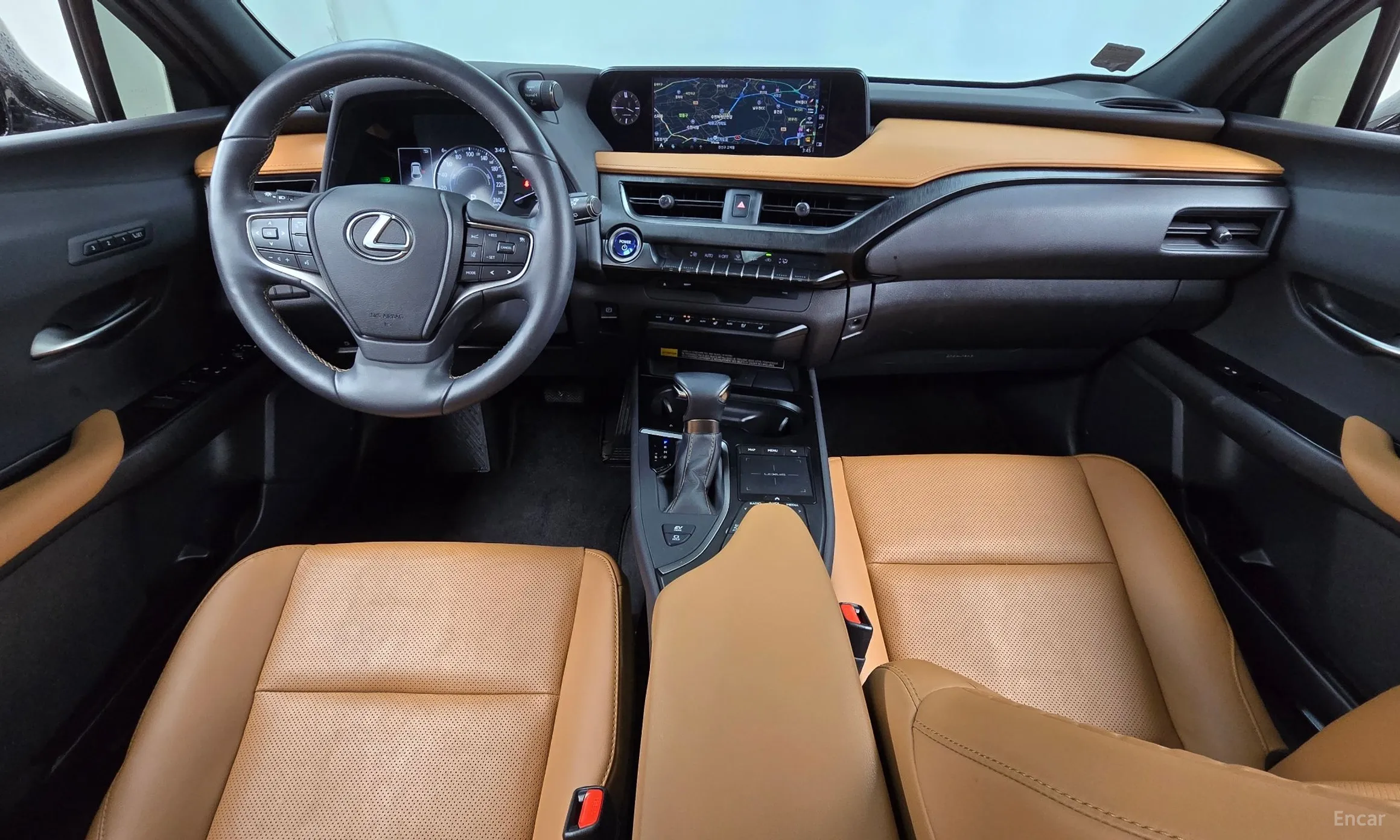 Lexus UX250h превью 7