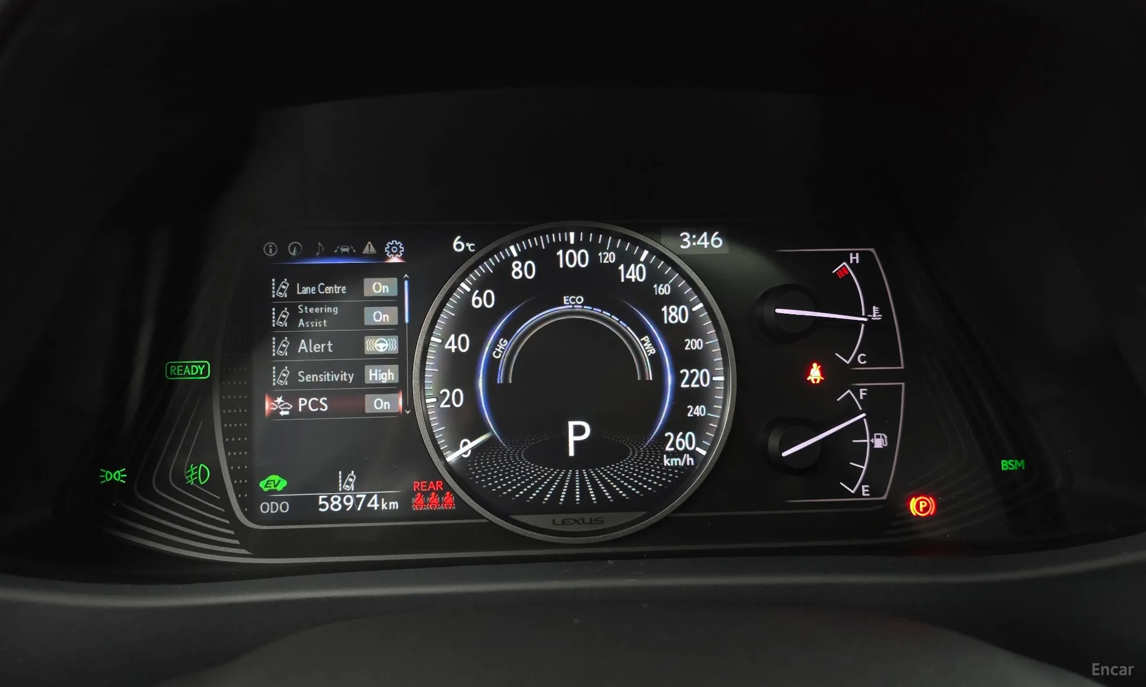 Lexus UX250h превью 8