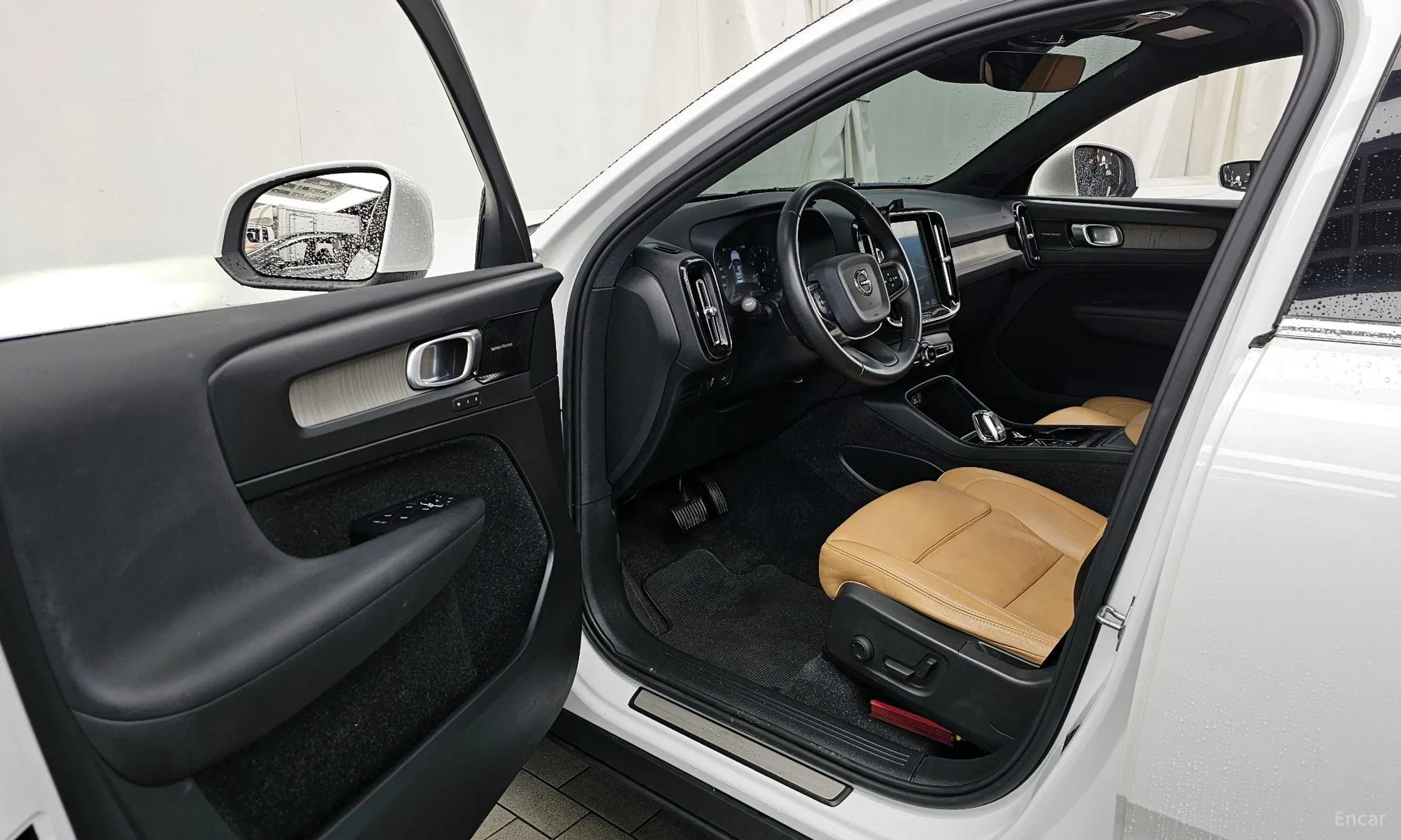 Volvo XC40 превью 10