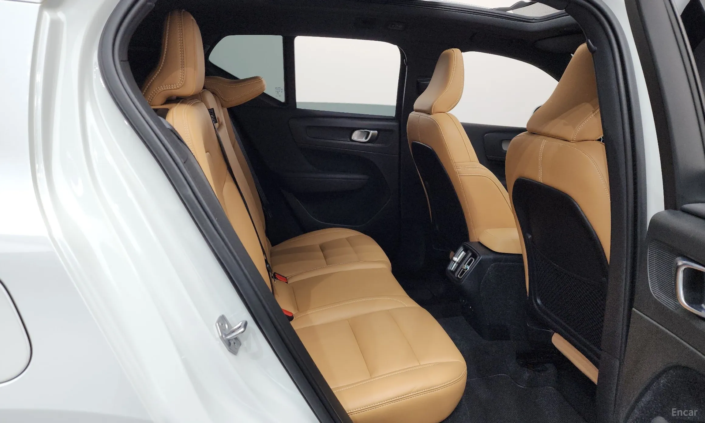 Volvo XC40 превью 12