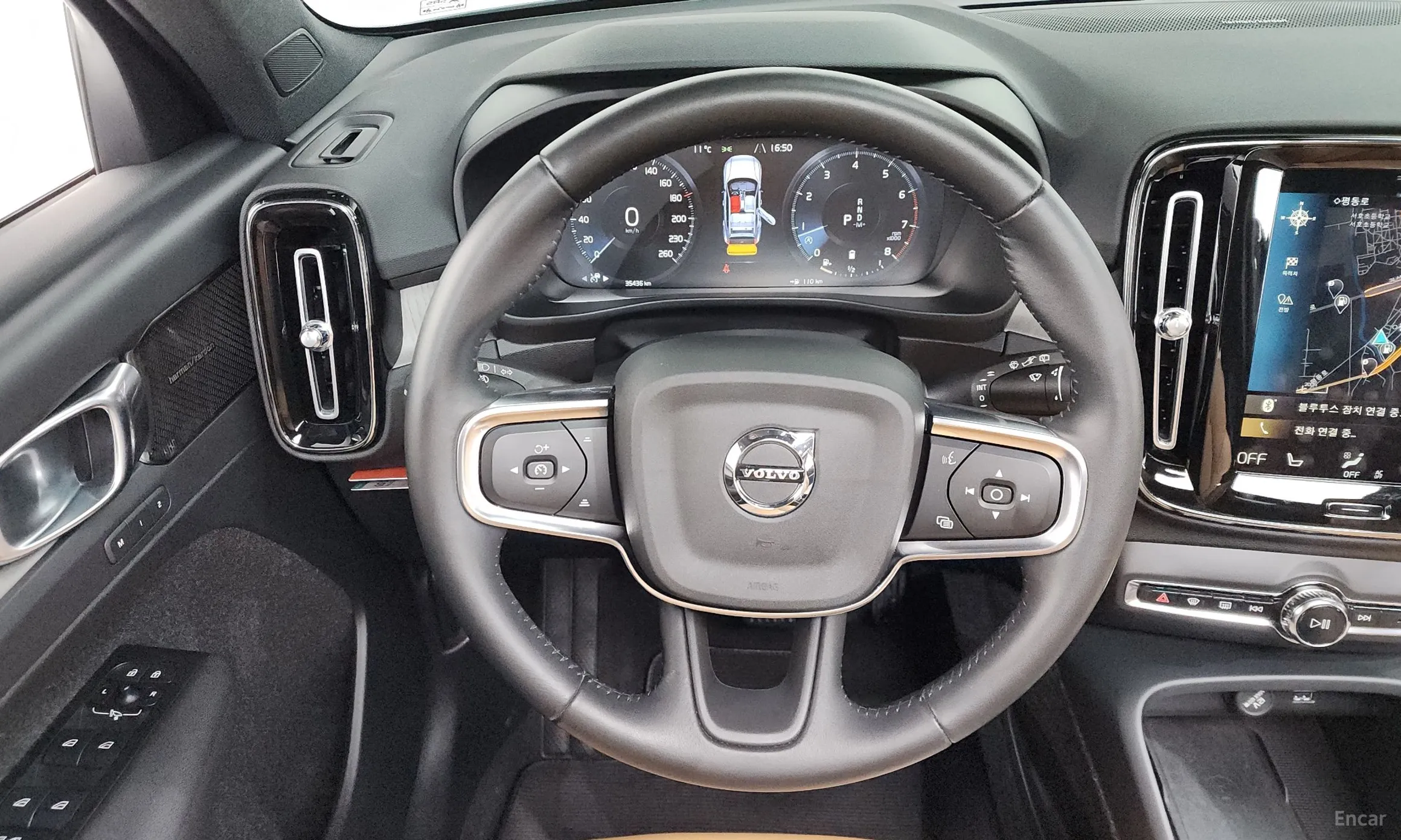Volvo XC40 превью 13
