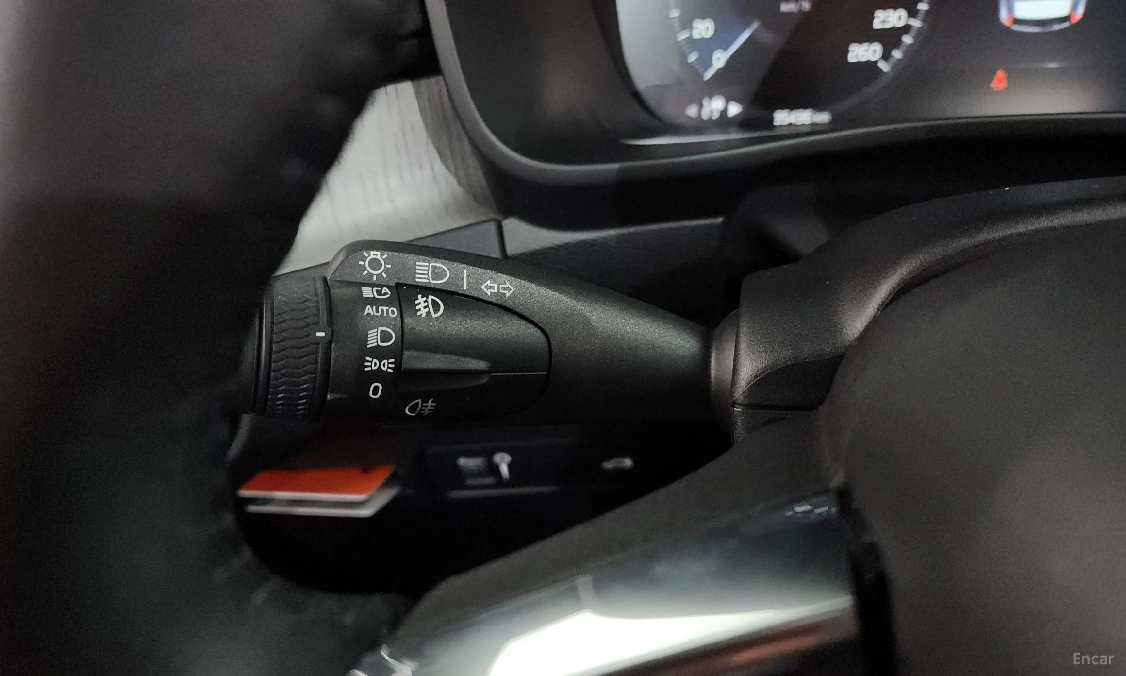 Volvo XC40 превью 14