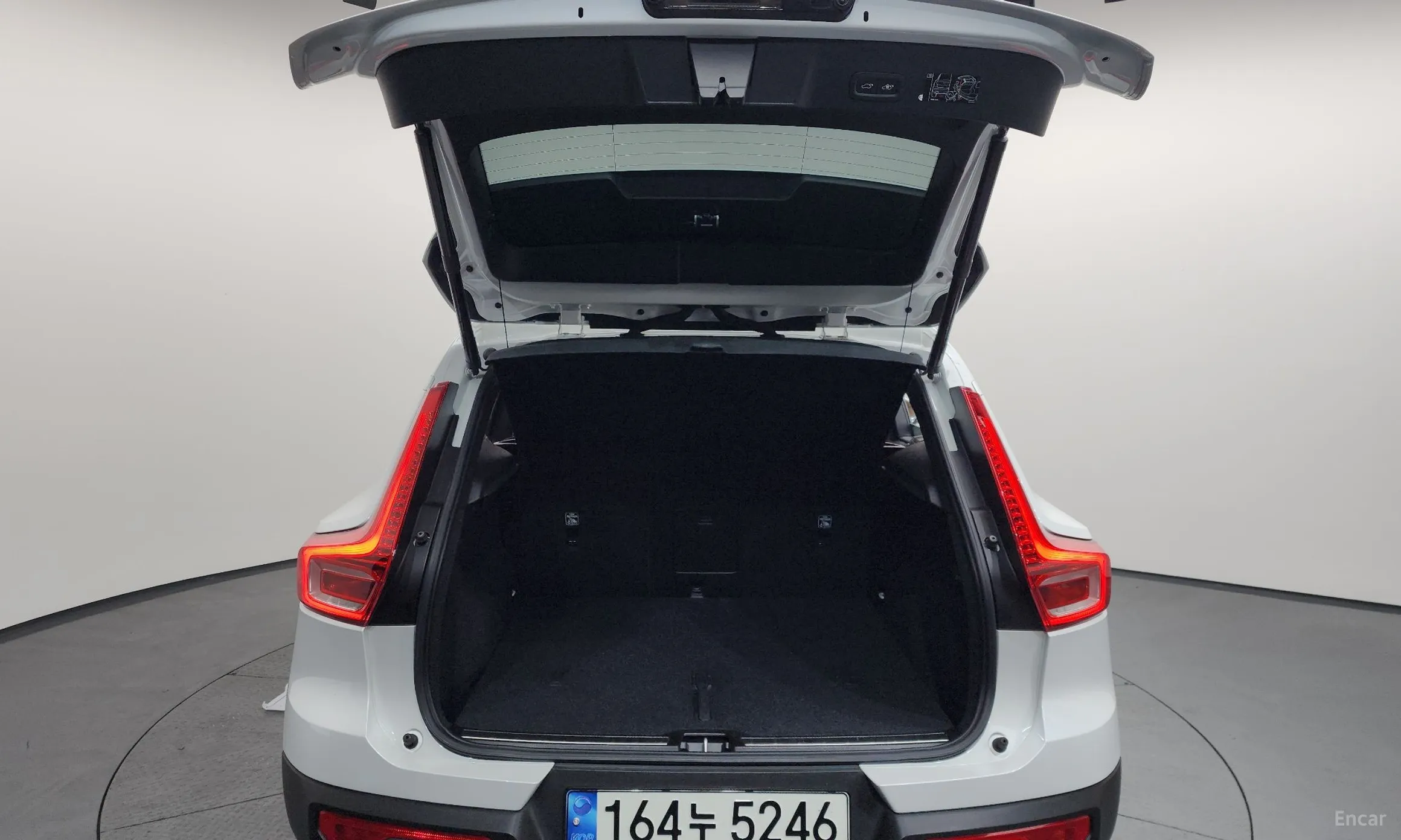 Volvo XC40 превью 20