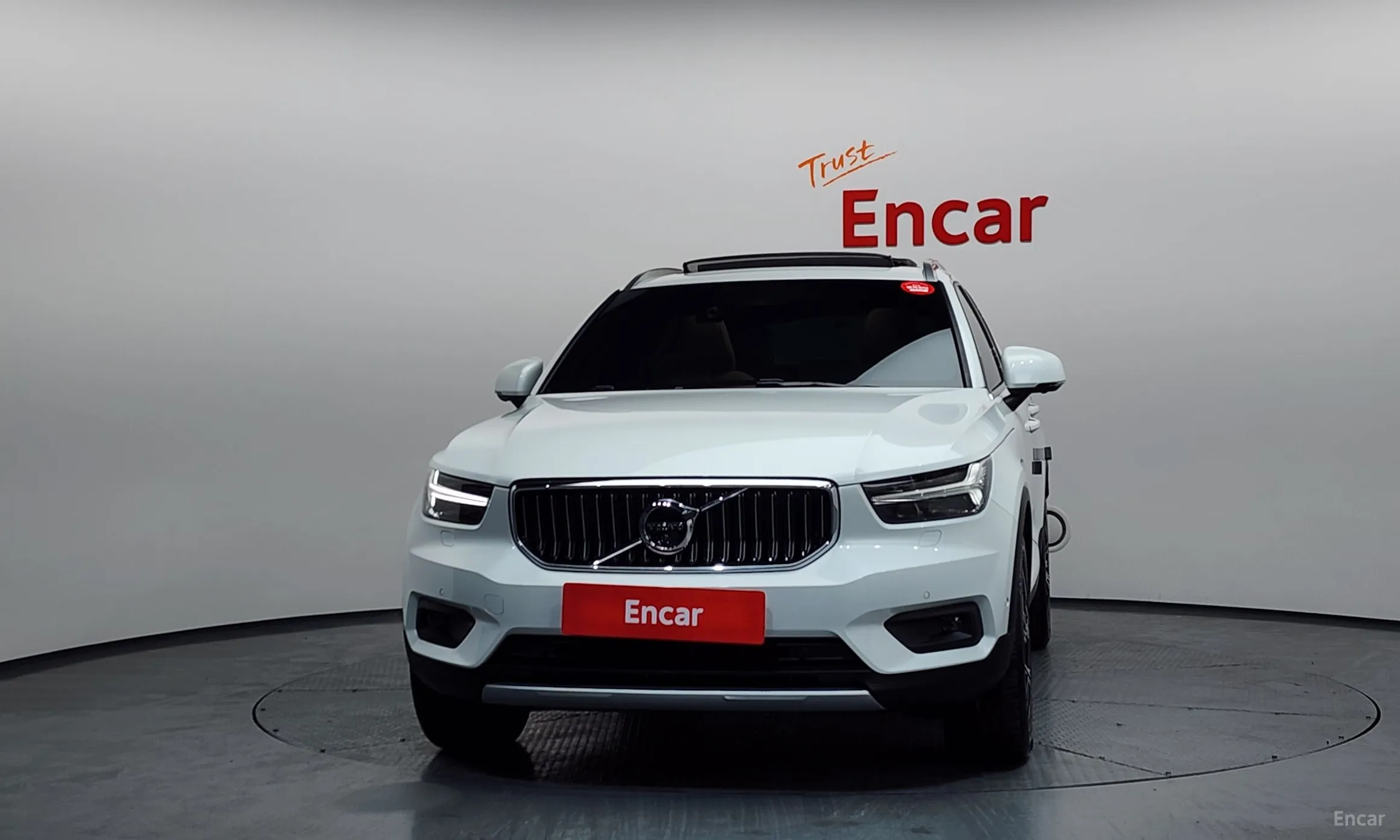 Volvo XC40 превью 3