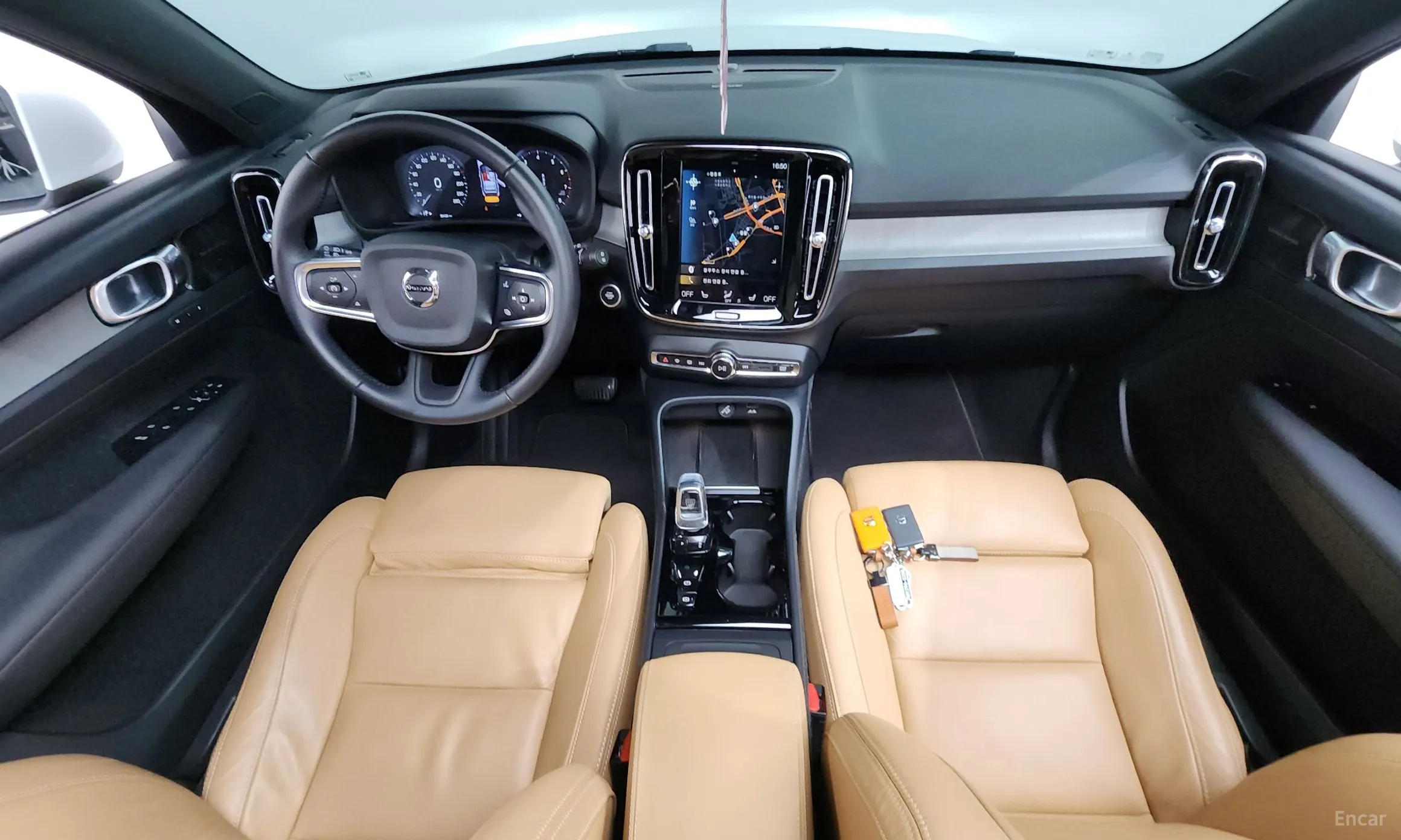 Volvo XC40 превью 7