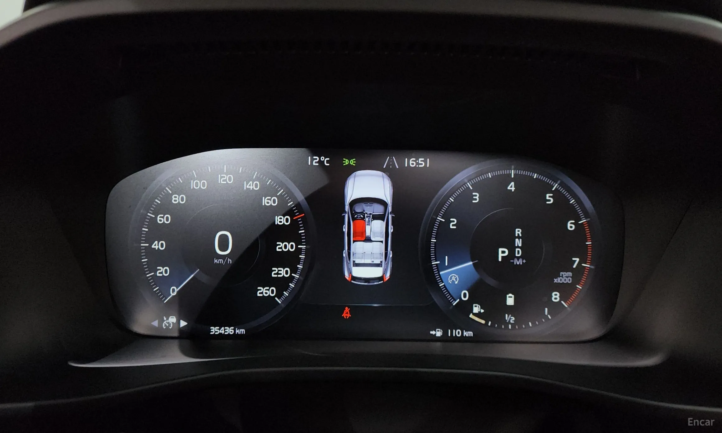 Volvo XC40 превью 8