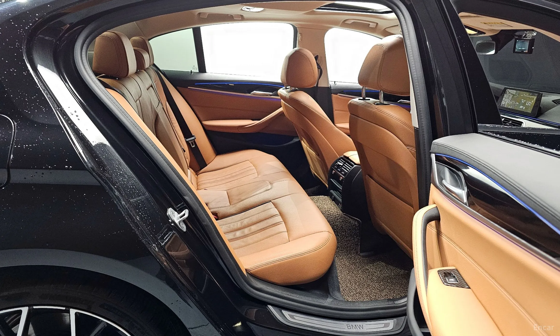 BMW 5 Series (G30) превью 12
