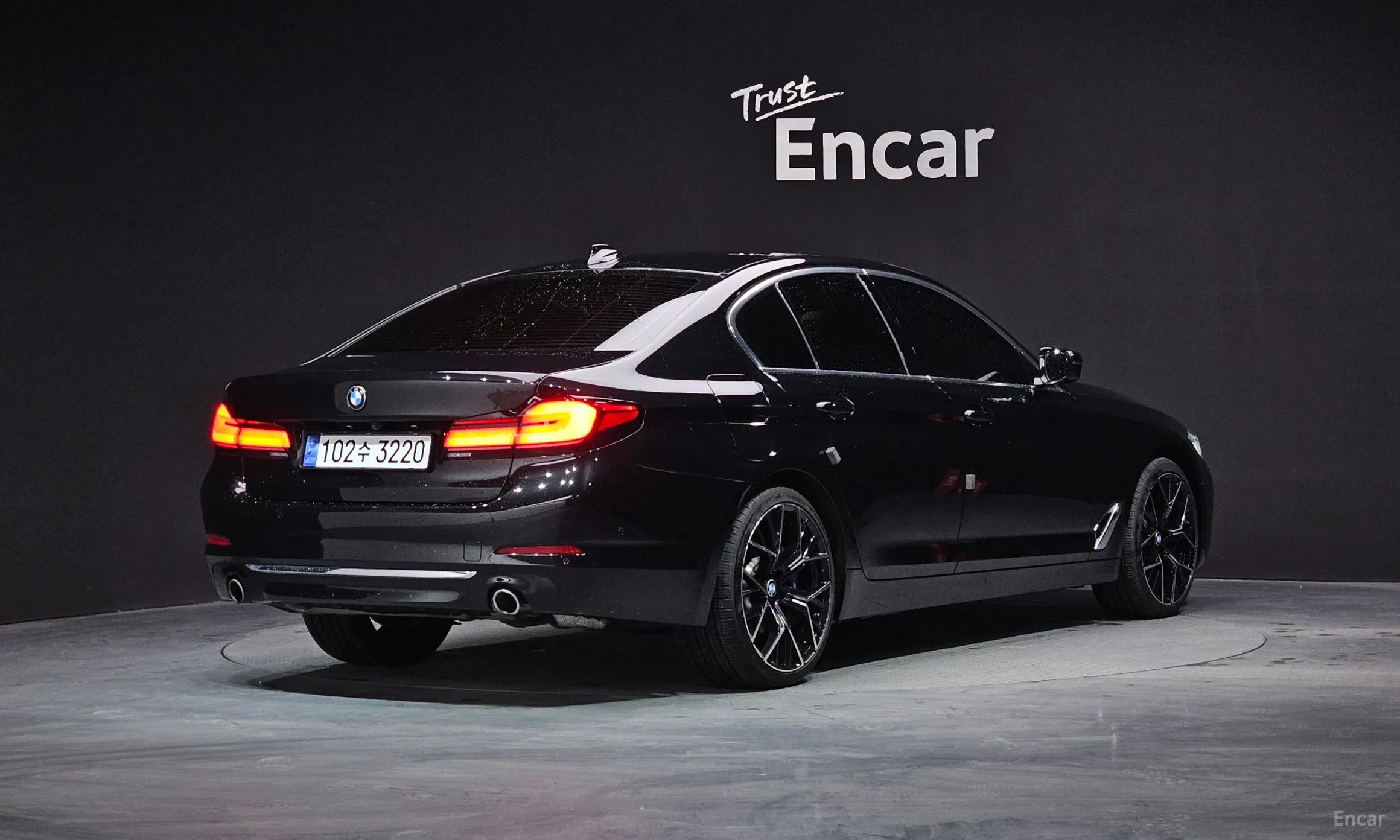 BMW 5 Series (G30) превью 2