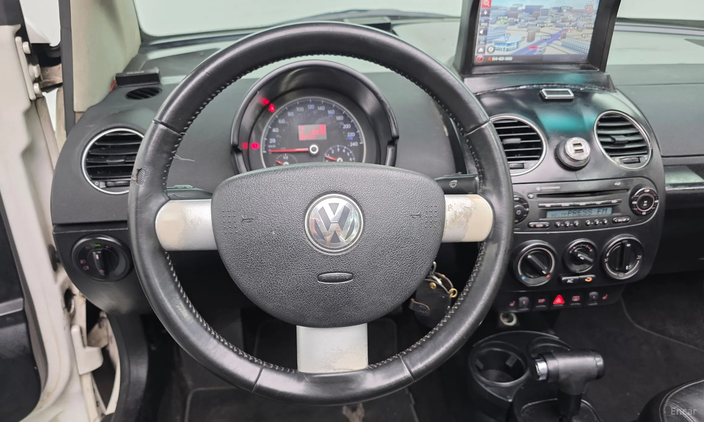 Volkswagen New Beetle превью 14