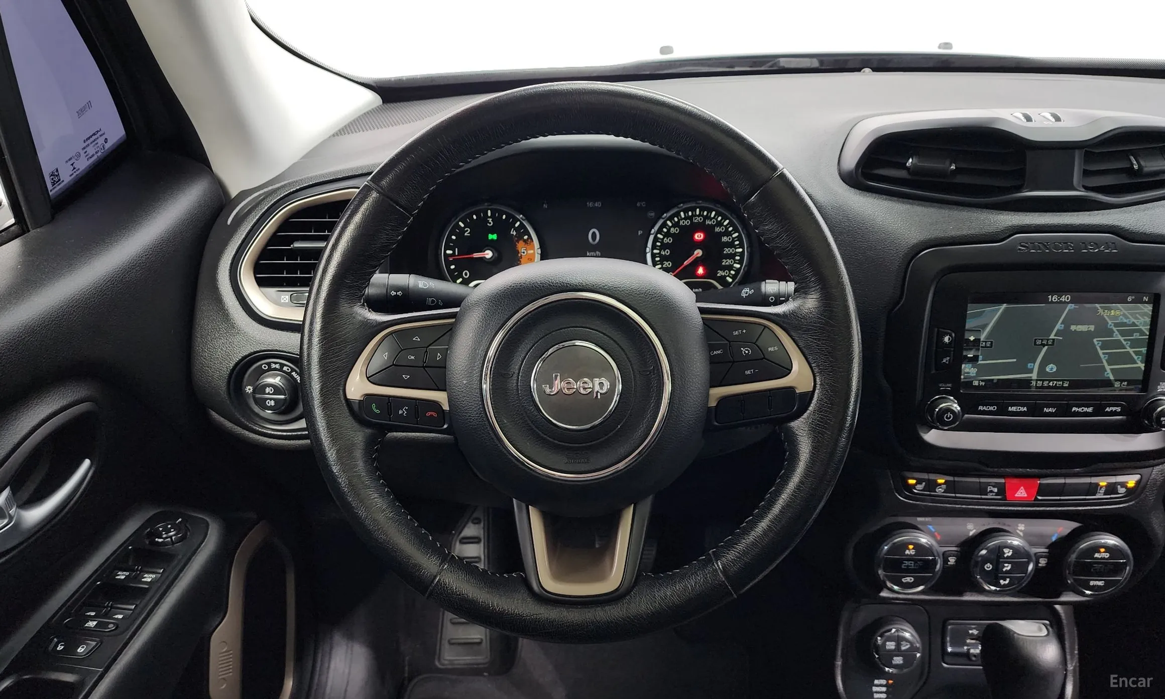 Jeep Renegade превью 13