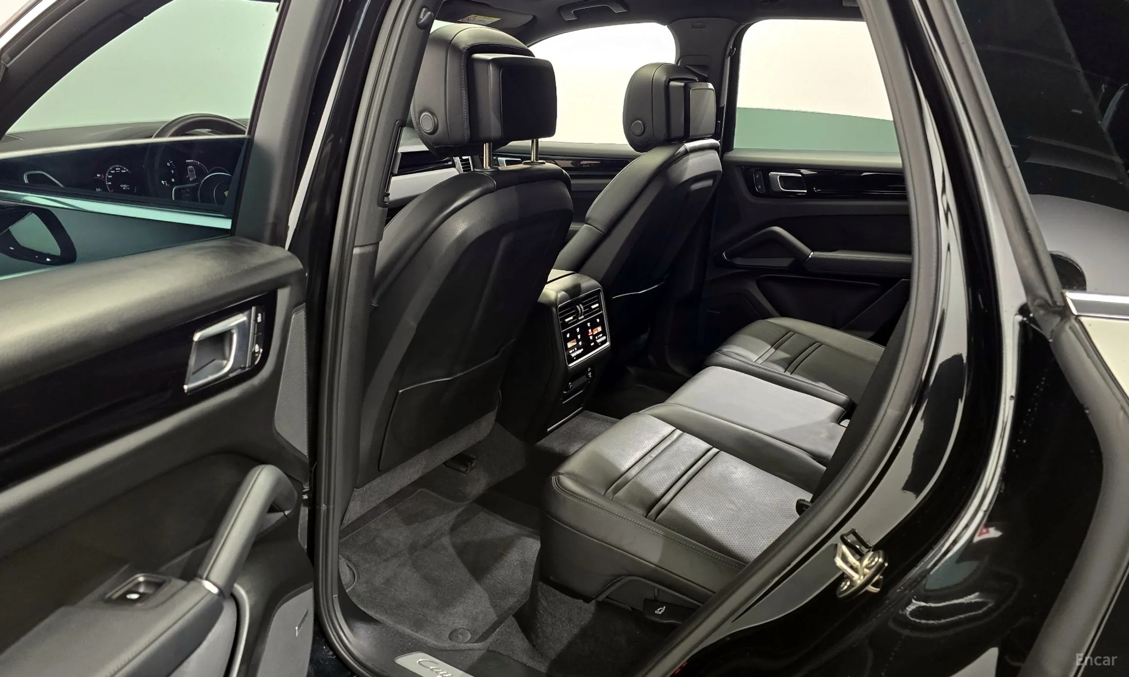 Porsche Cayenne (PO536) превью 11
