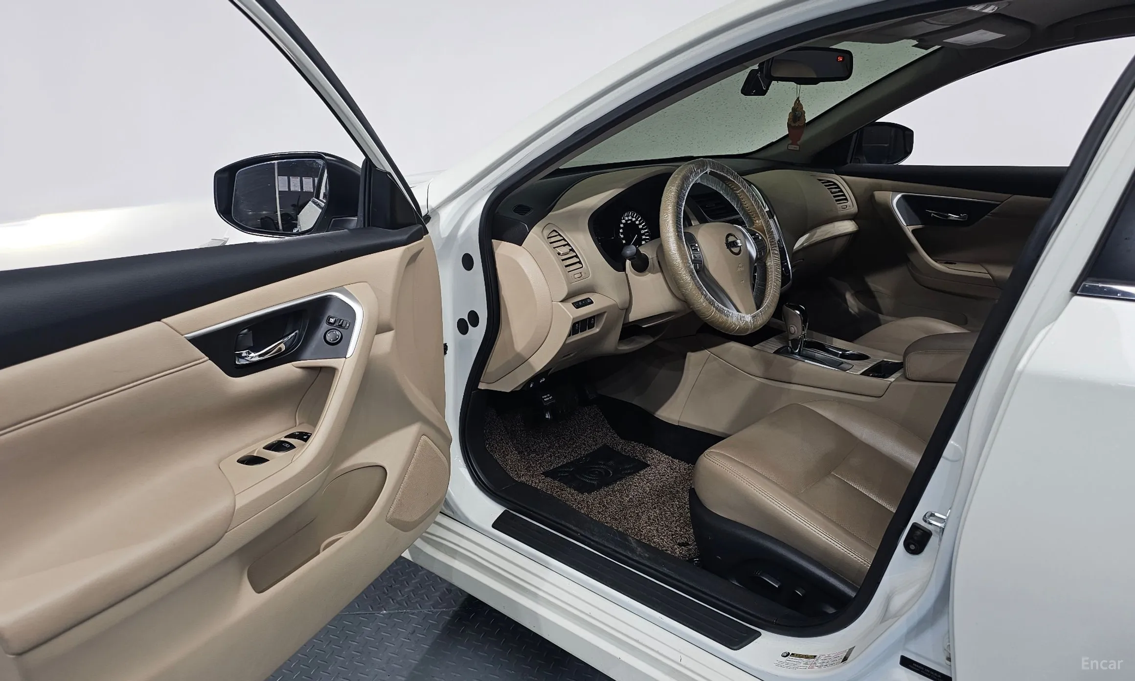 Nissan Altima превью 10