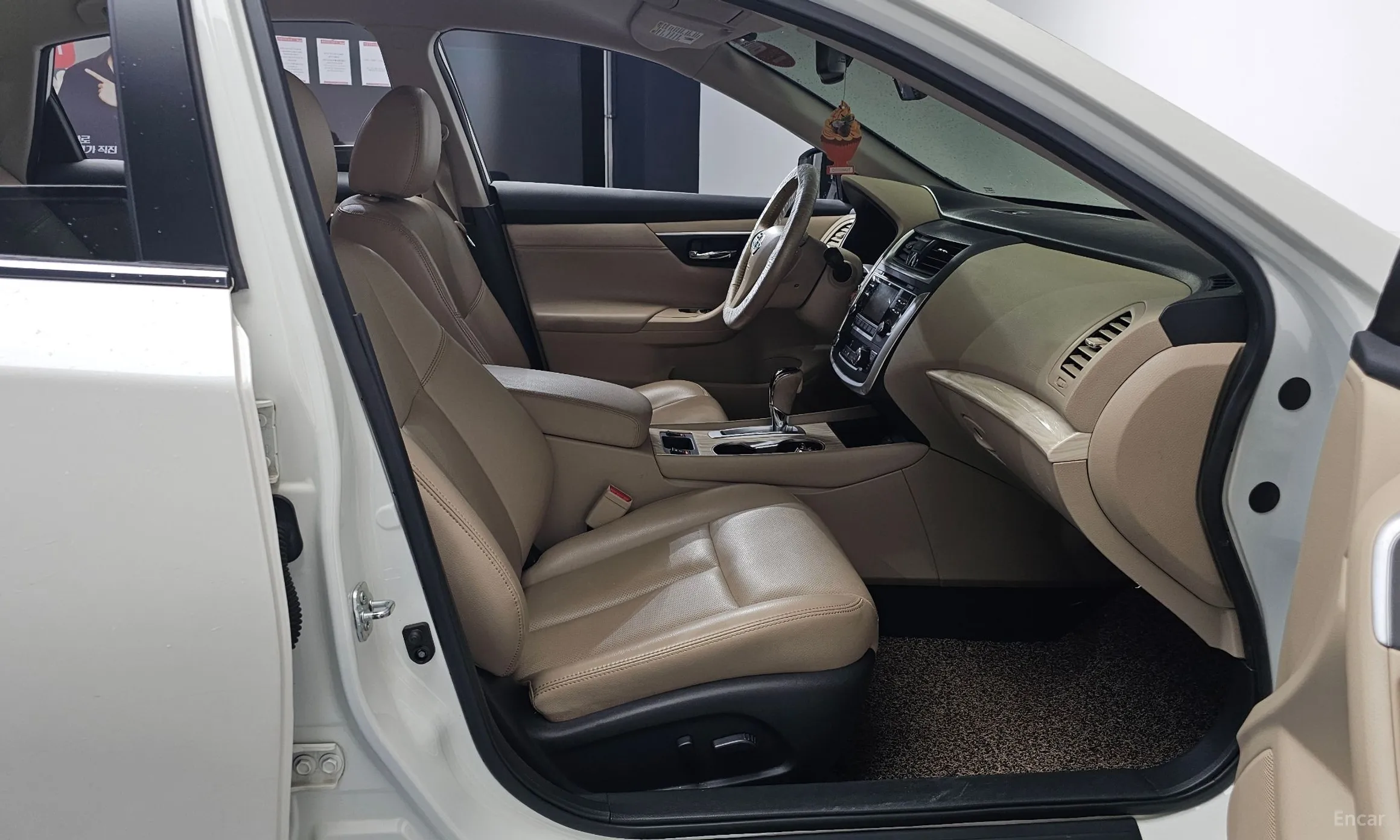 Nissan Altima превью 11