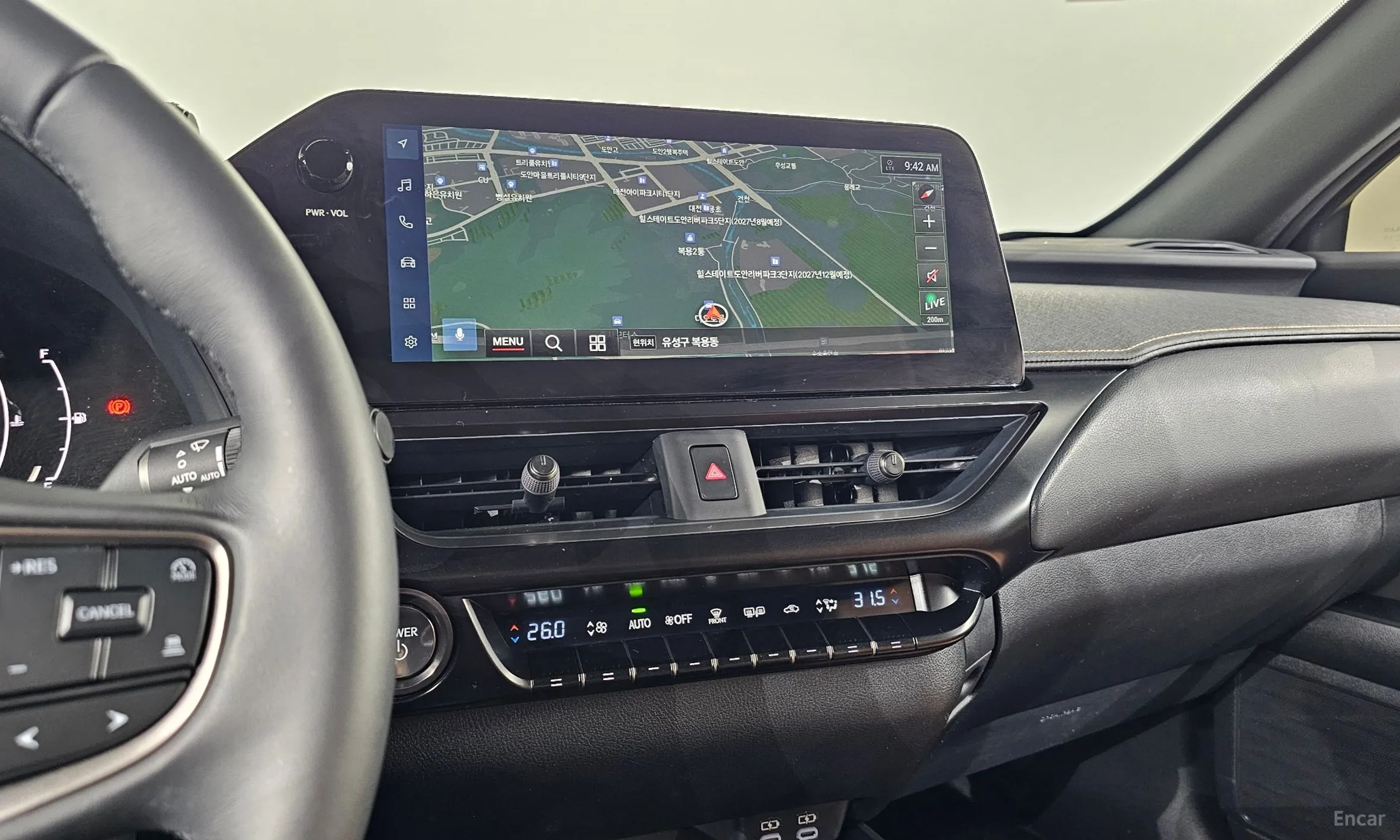 Lexus UX300h превью 17