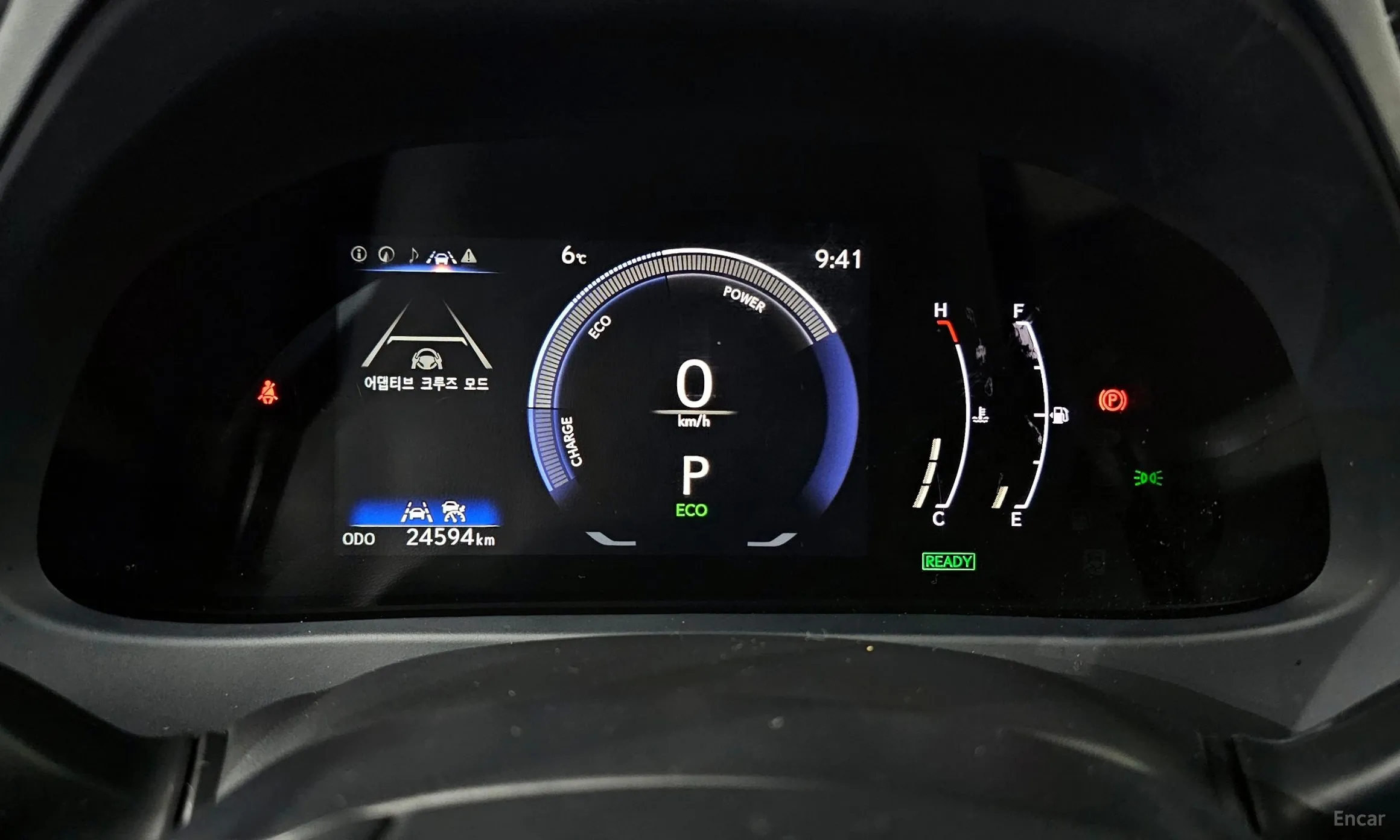 Lexus UX300h превью 8