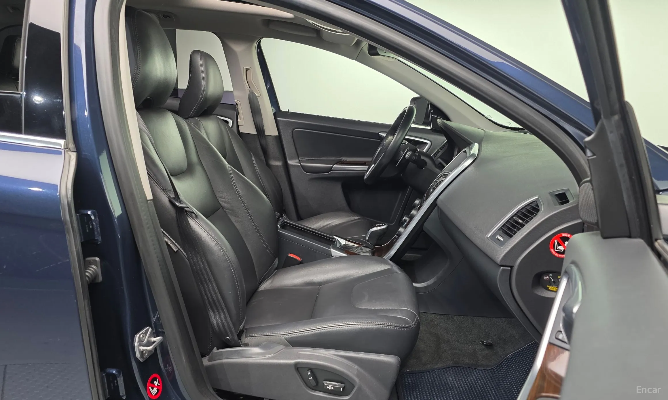 Volvo XC60 превью 10