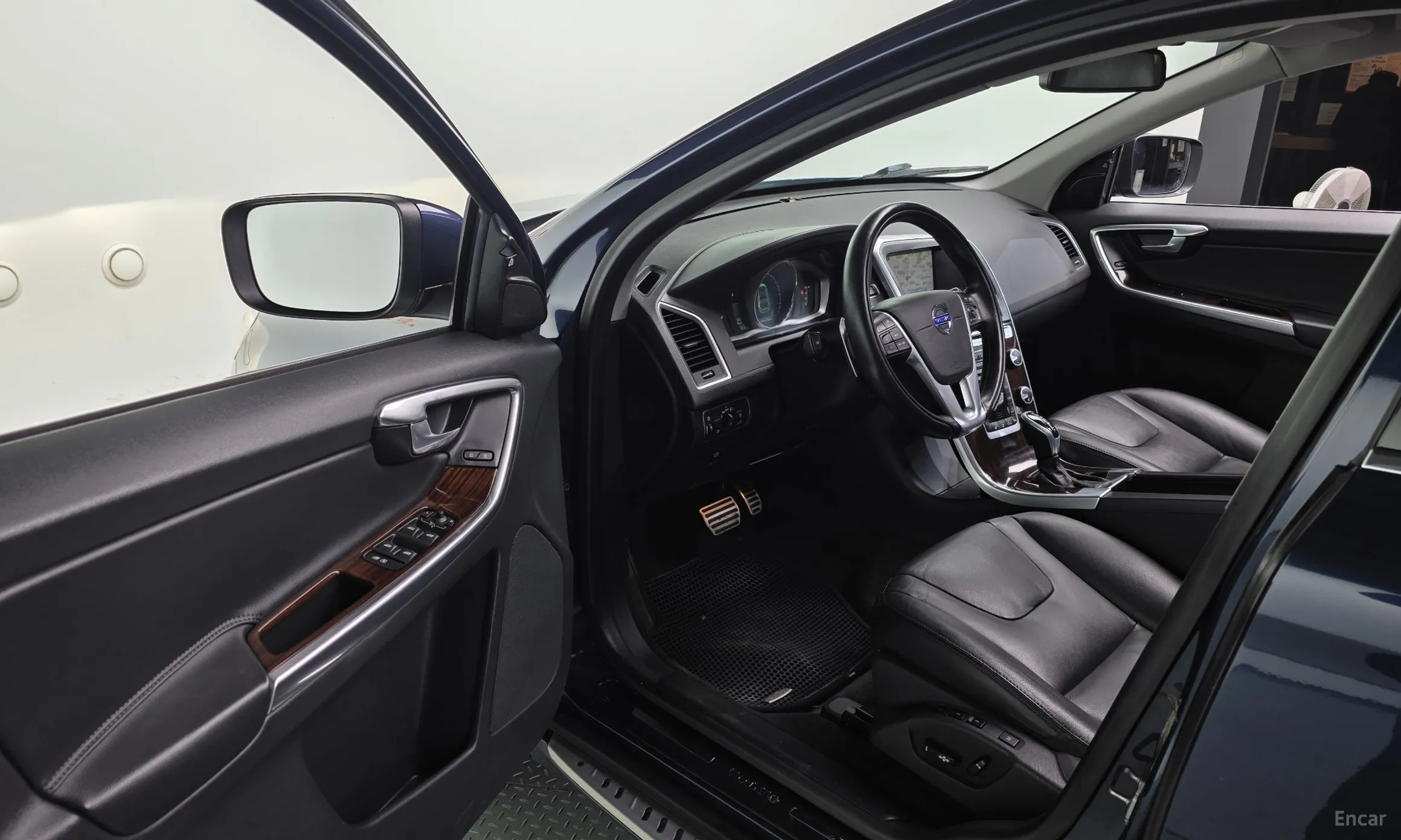 Volvo XC60 превью 11