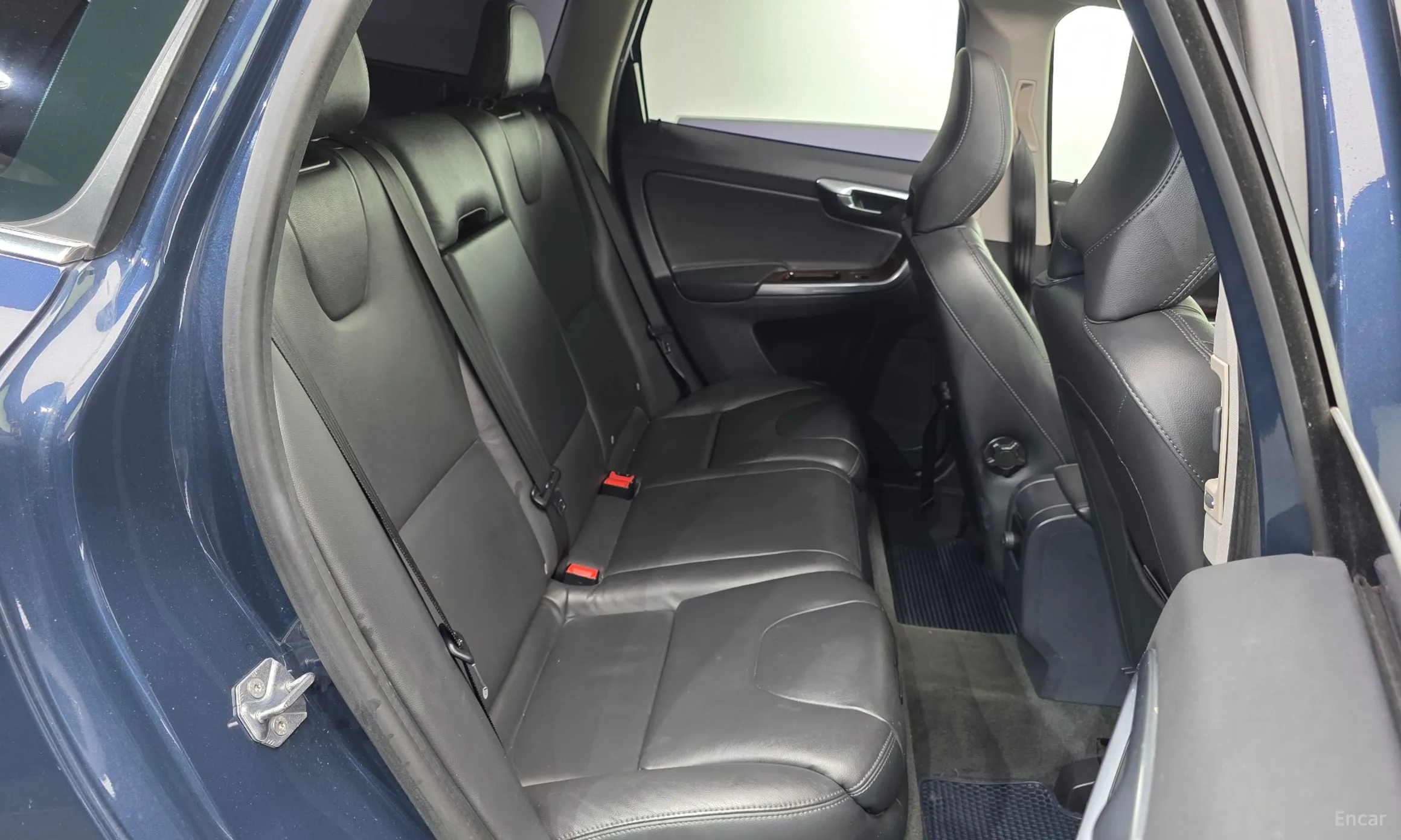 Volvo XC60 превью 12