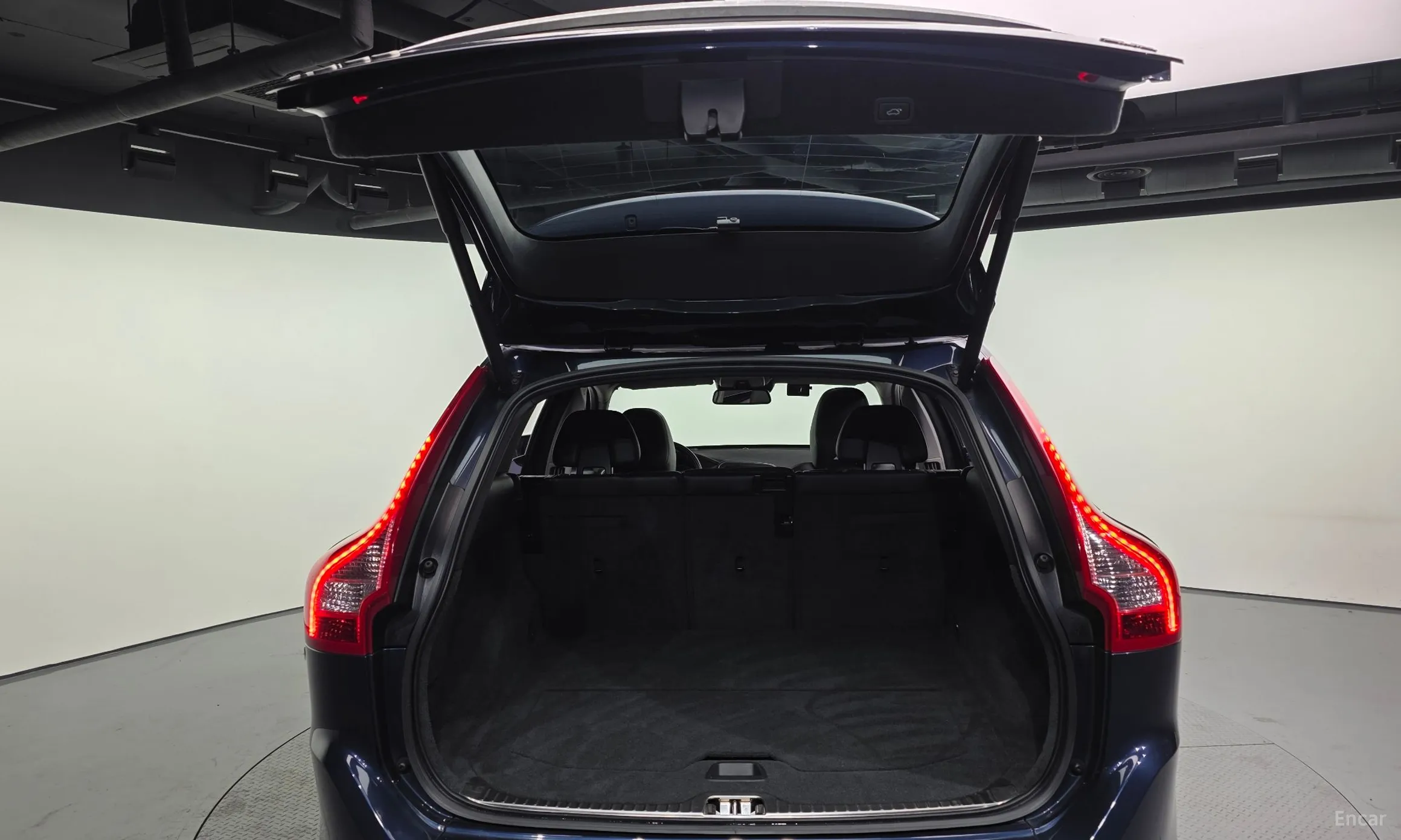Volvo XC60 превью 20