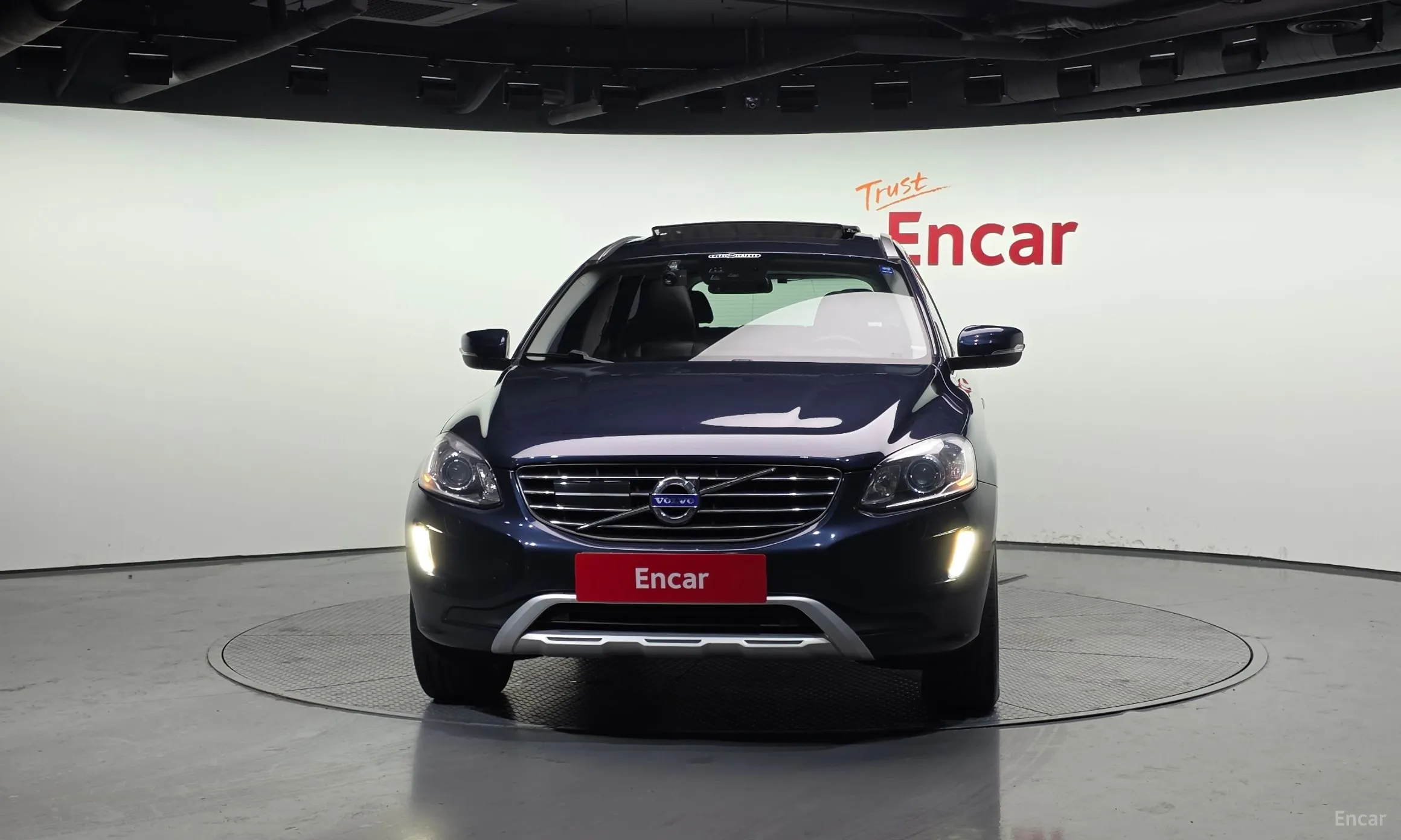 Volvo XC60 превью 3