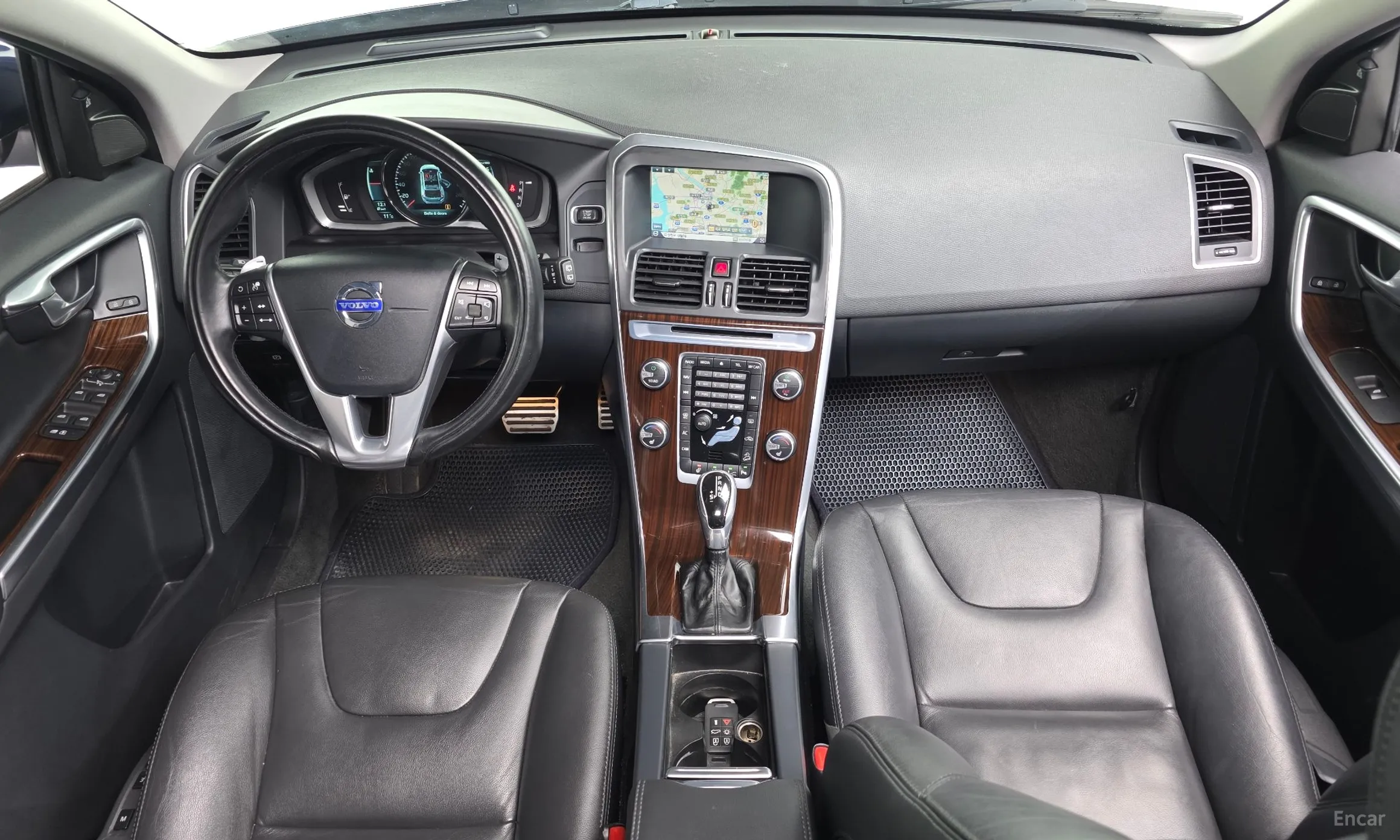 Volvo XC60 превью 7