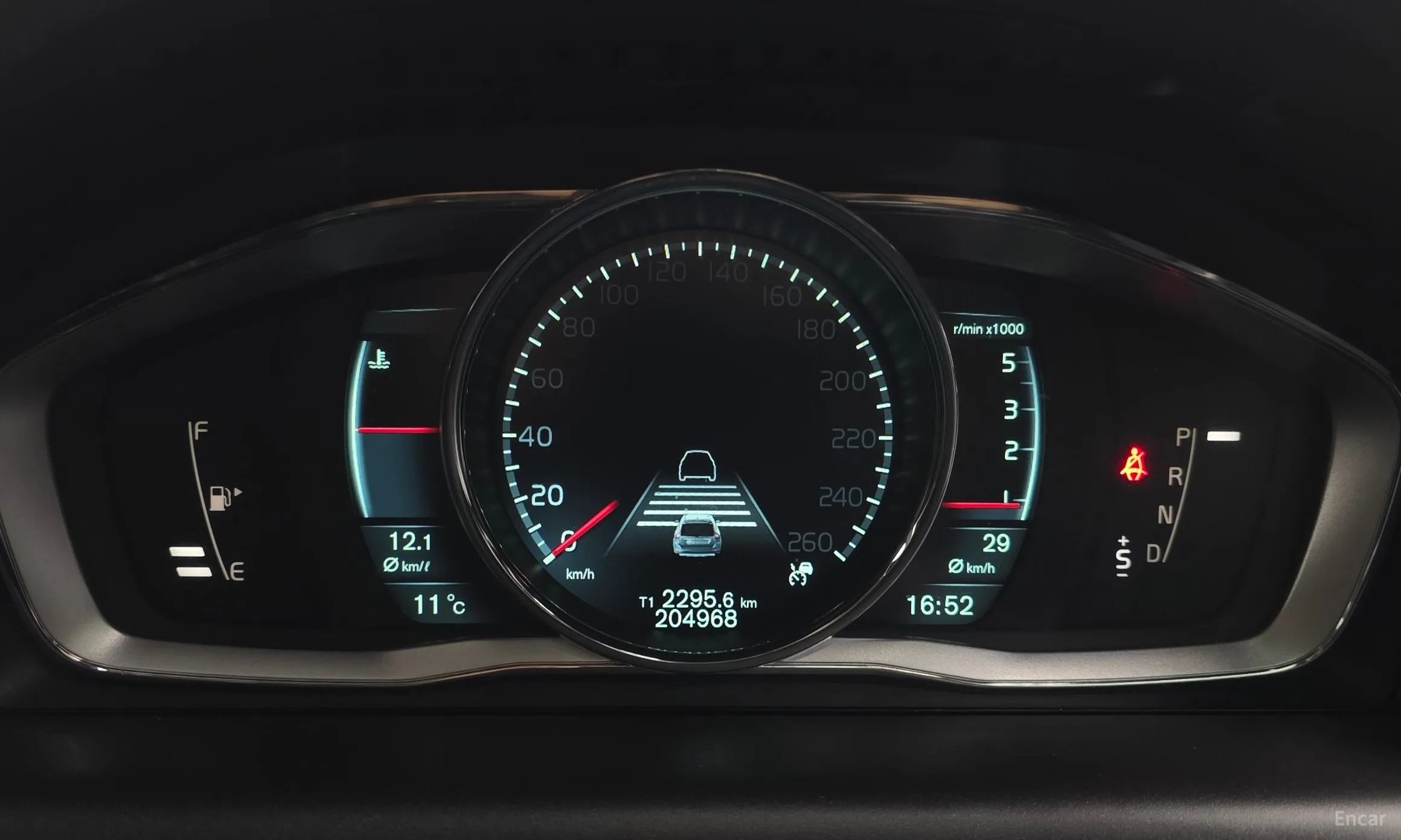 Volvo XC60 превью 8