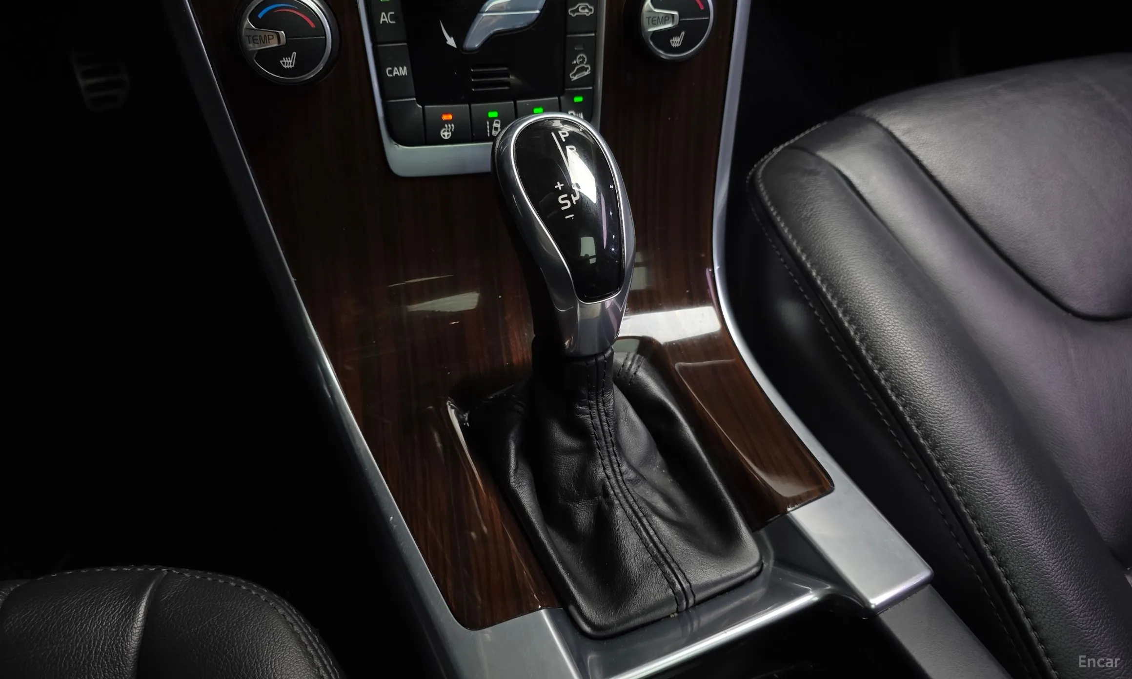 Volvo XC60 превью 9