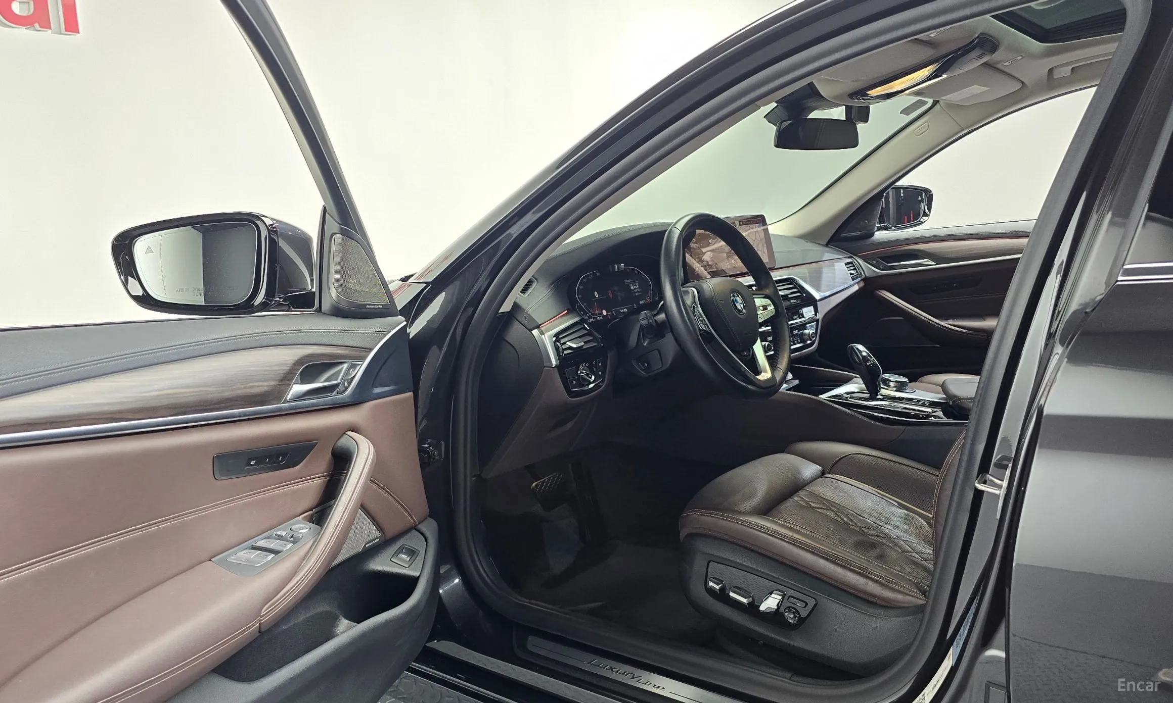 BMW 5 Series (G30) превью 10