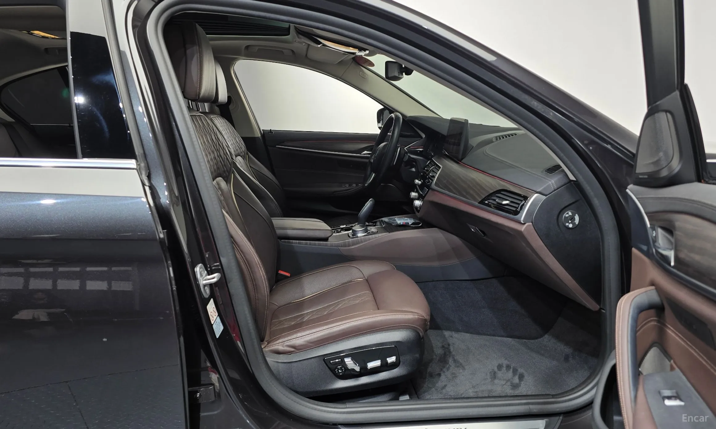 BMW 5 Series (G30) превью 11