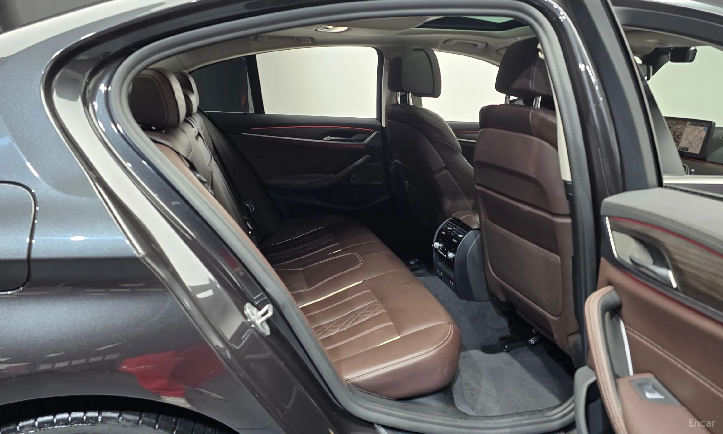 BMW 5 Series (G30) превью 12