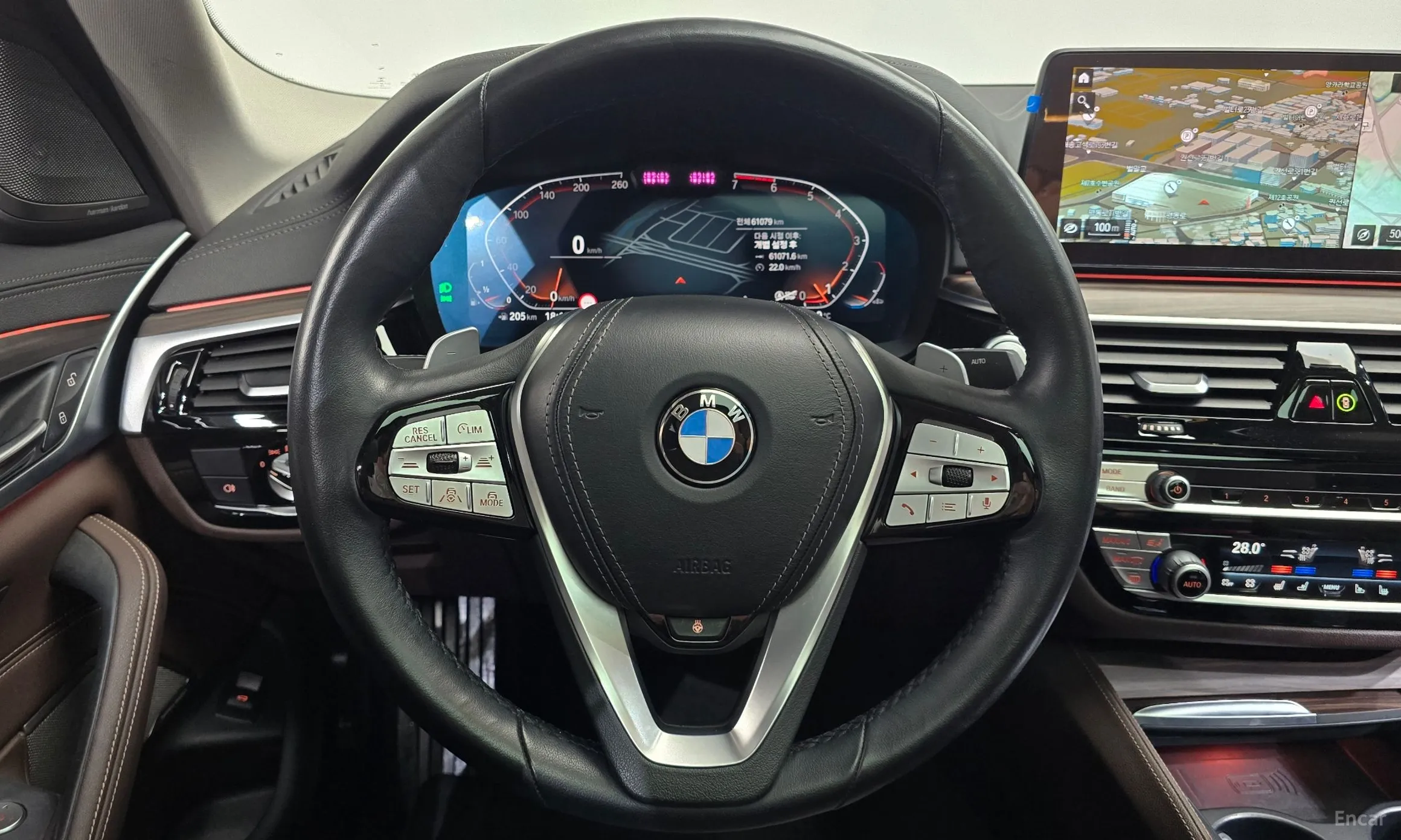 BMW 5 Series (G30) превью 13