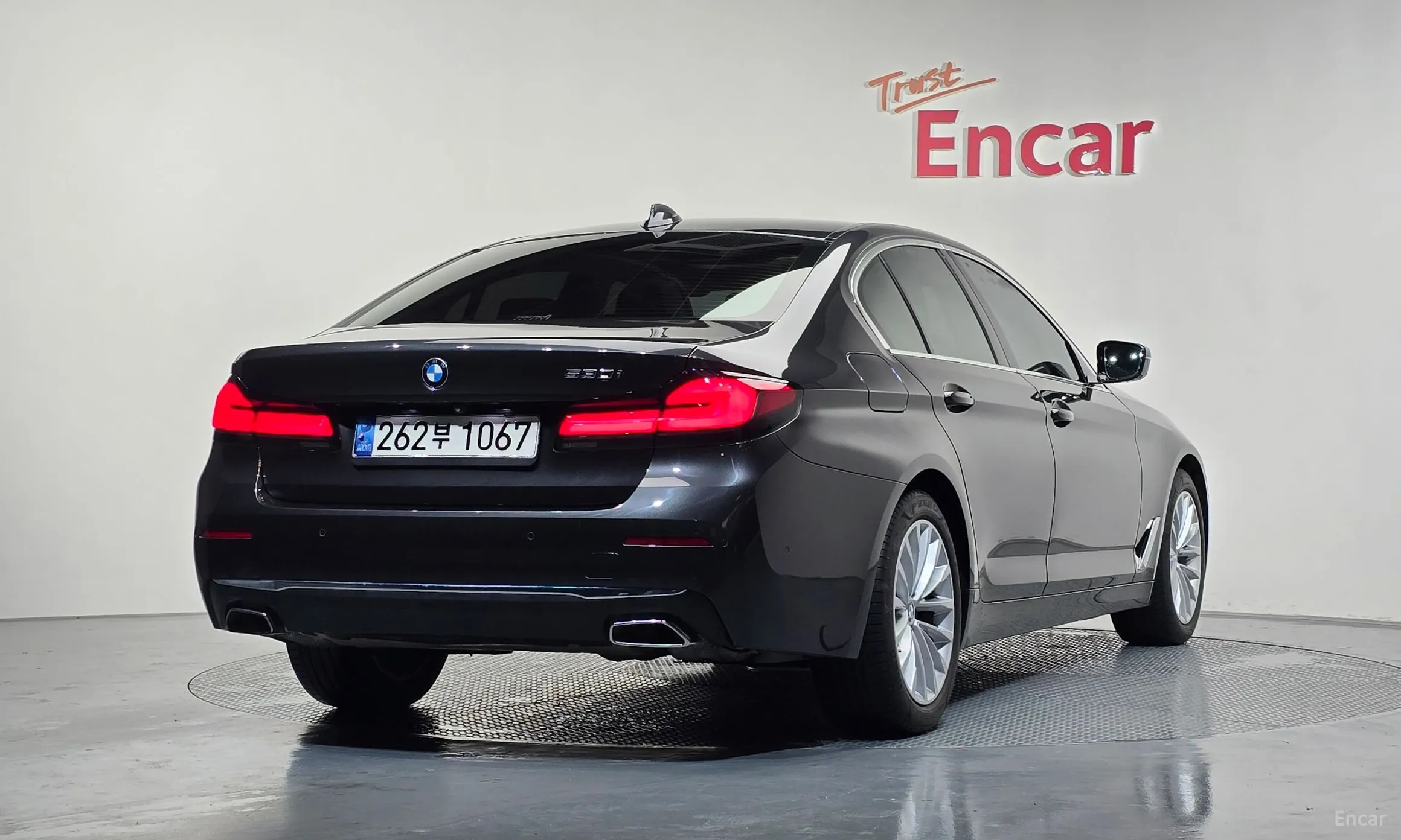 BMW 5 Series (G30) превью 2