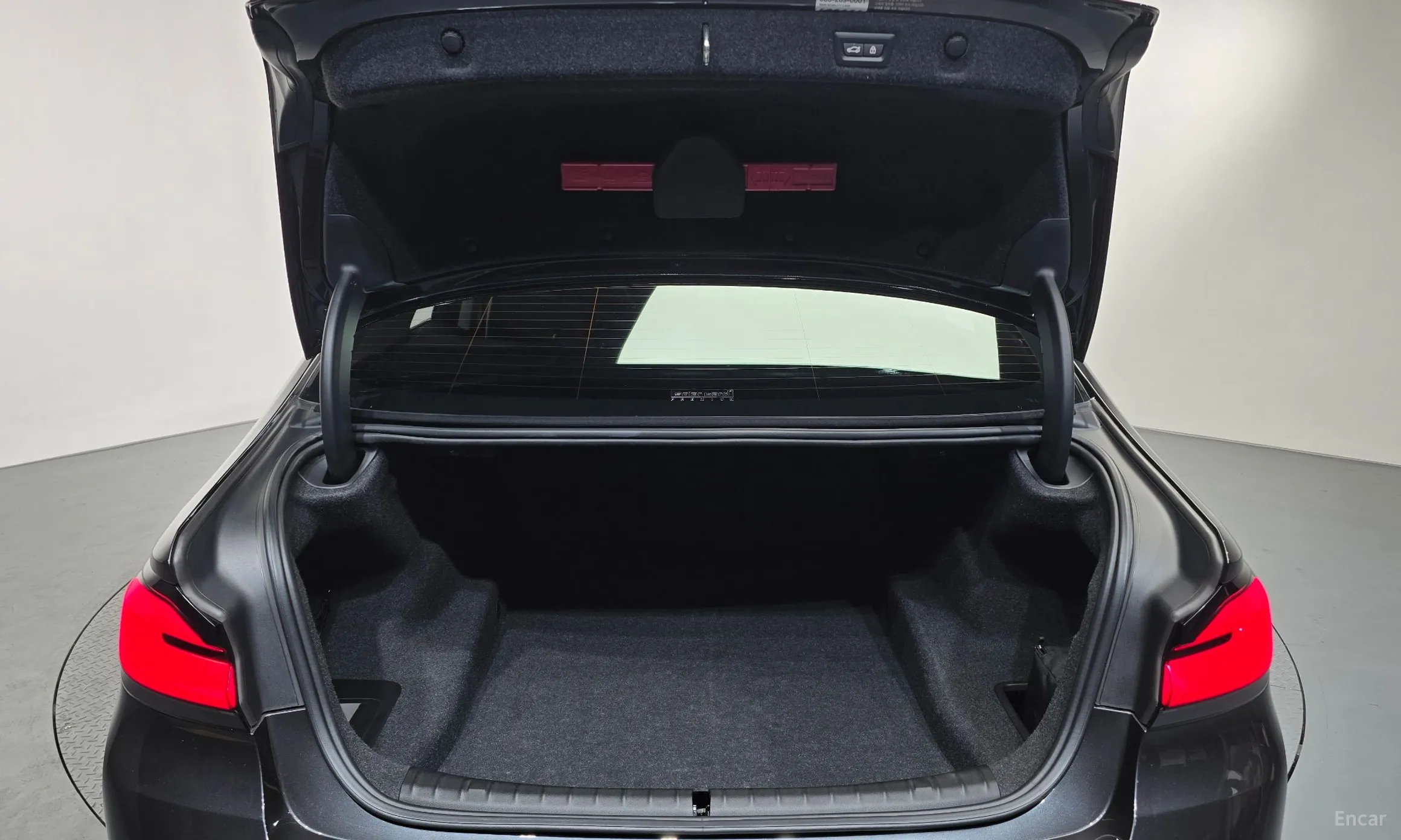 BMW 5 Series (G30) превью 20