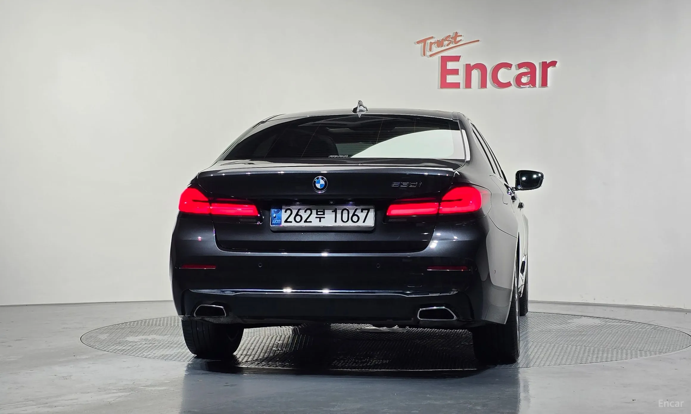 BMW 5 Series (G30) превью 4