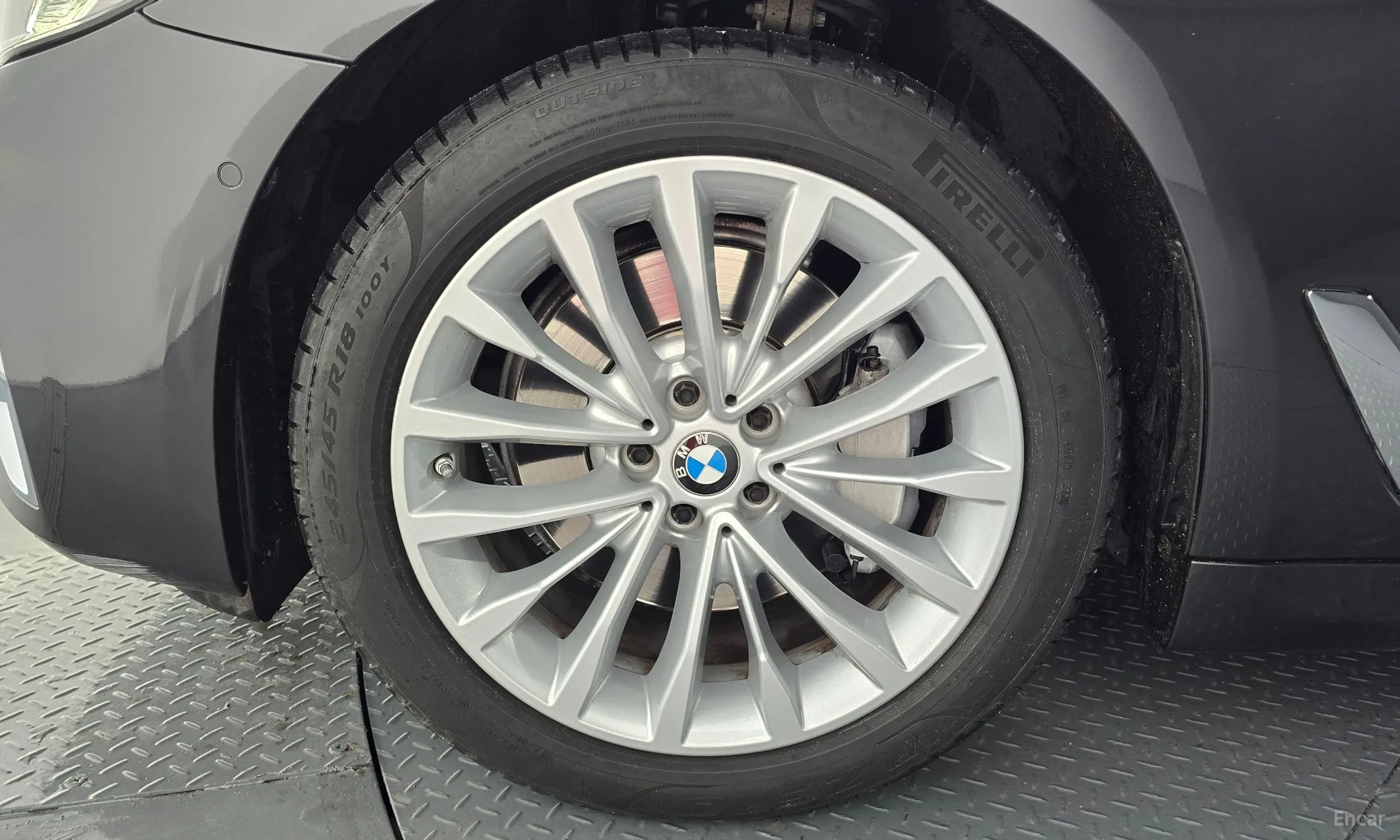 BMW 5 Series (G30) превью 5