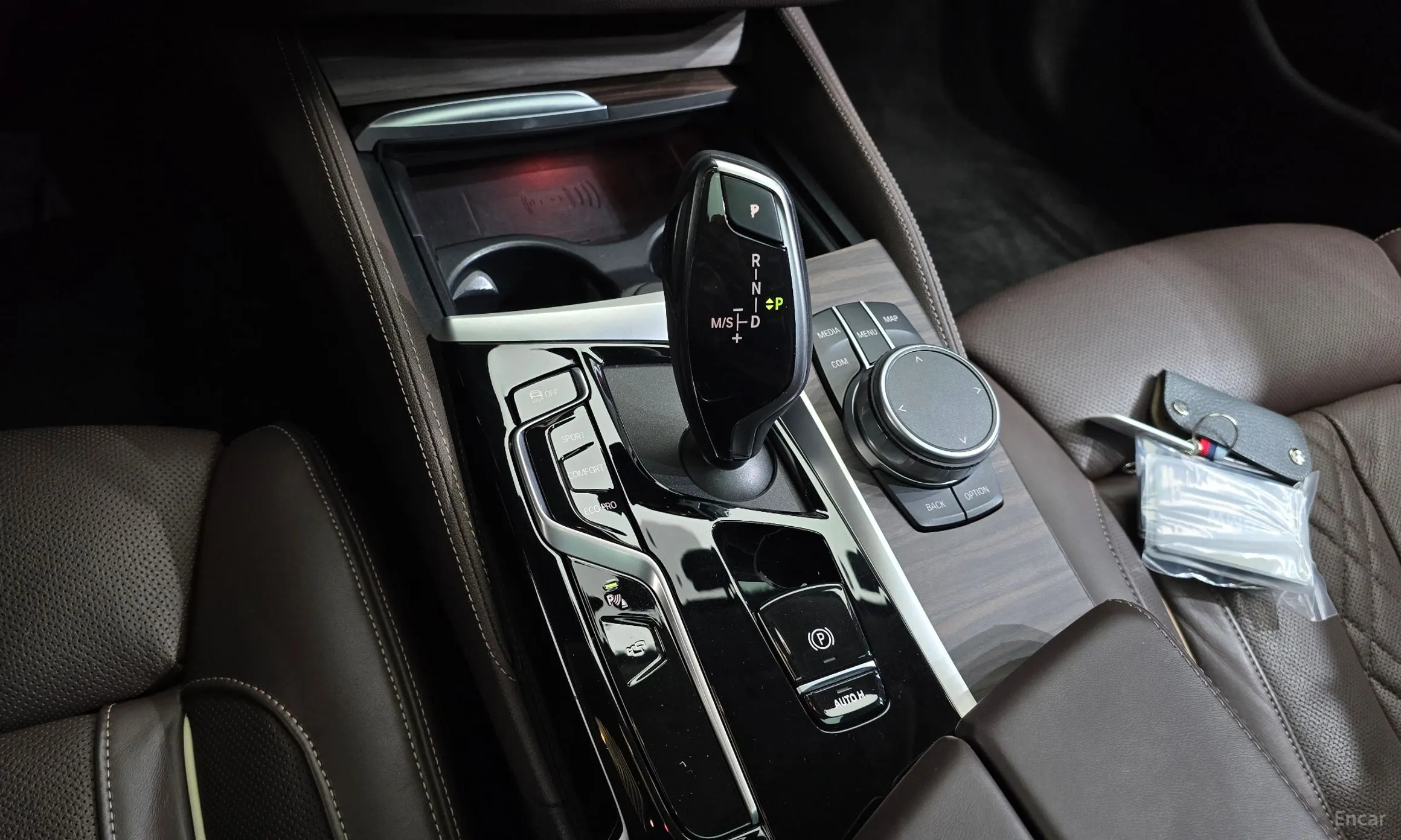 BMW 5 Series (G30) превью 9