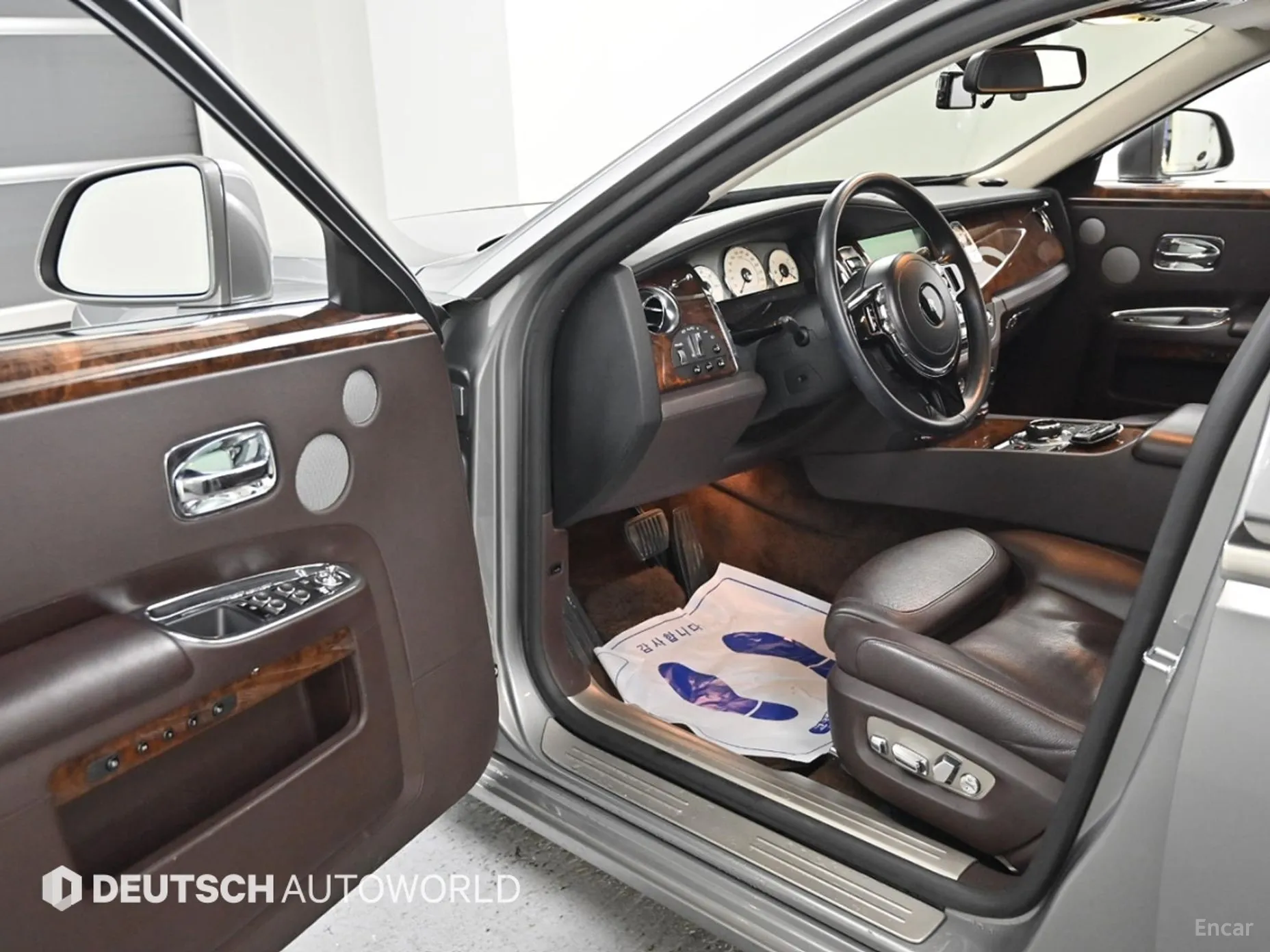 Rolls-Royce Ghost превью 11