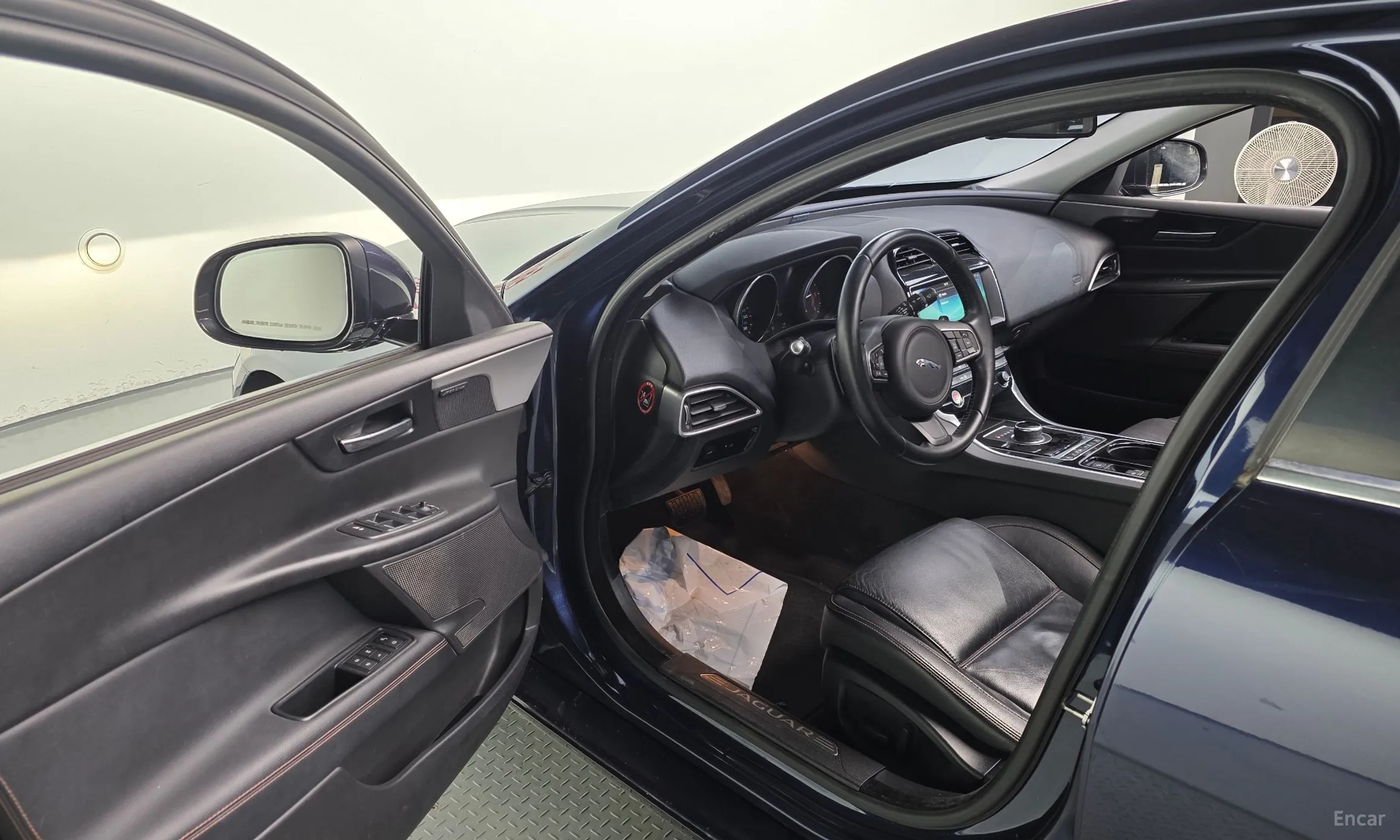 Jaguar XE превью 11