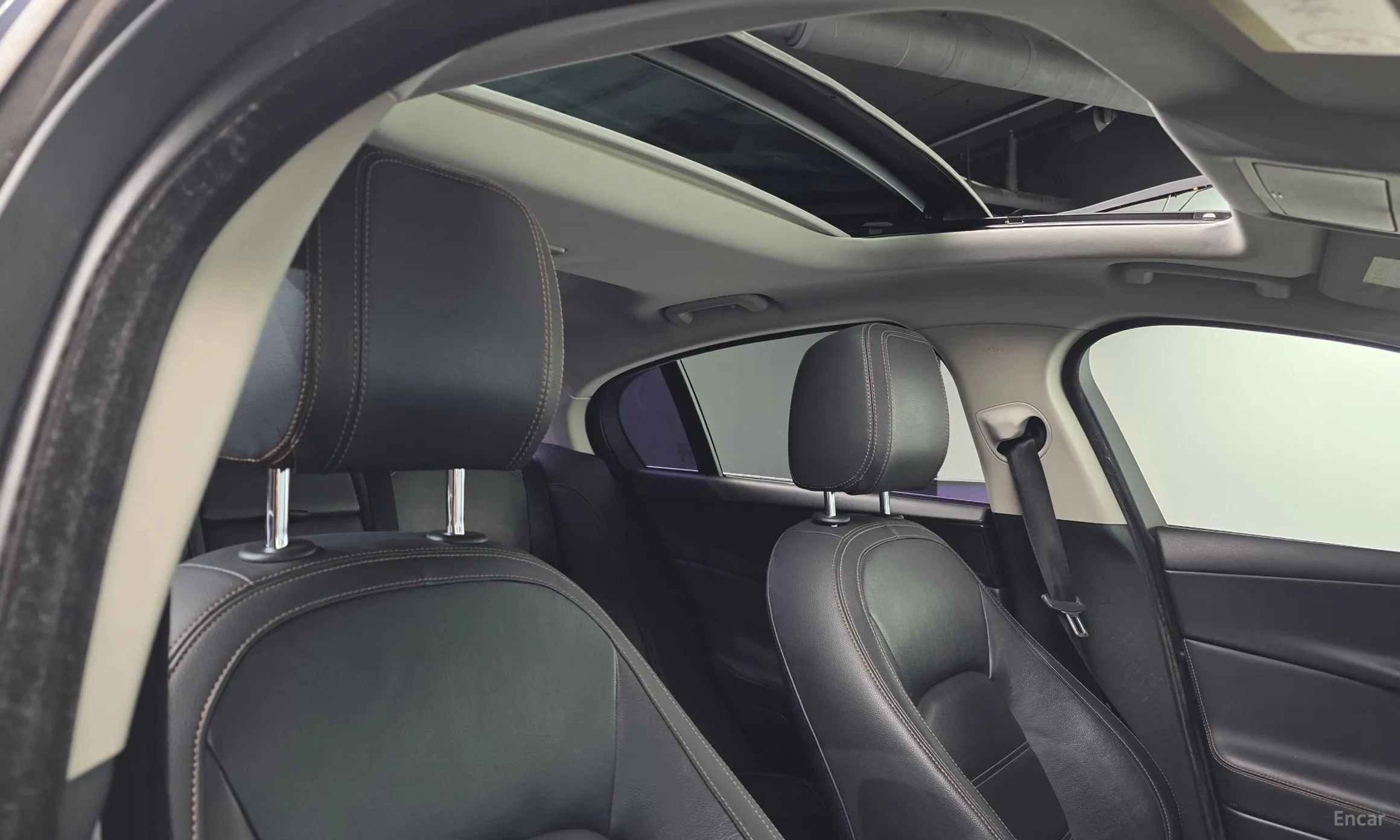 Jaguar XE превью 19