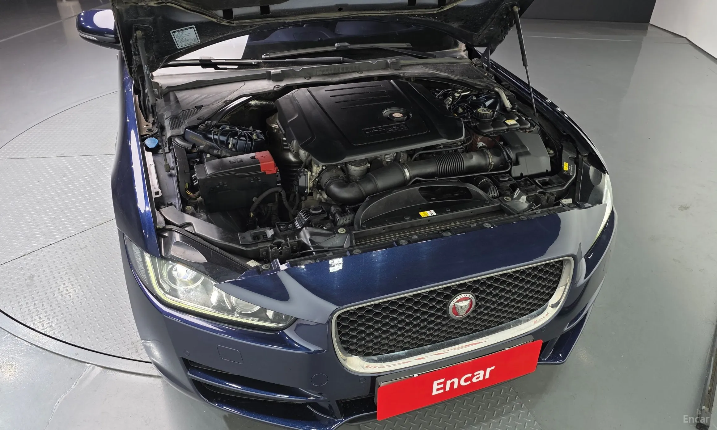 Jaguar XE превью 6