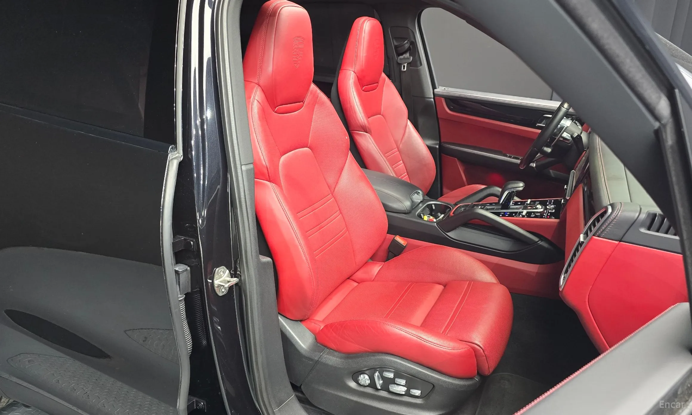Porsche Cayenne (PO536) превью 12