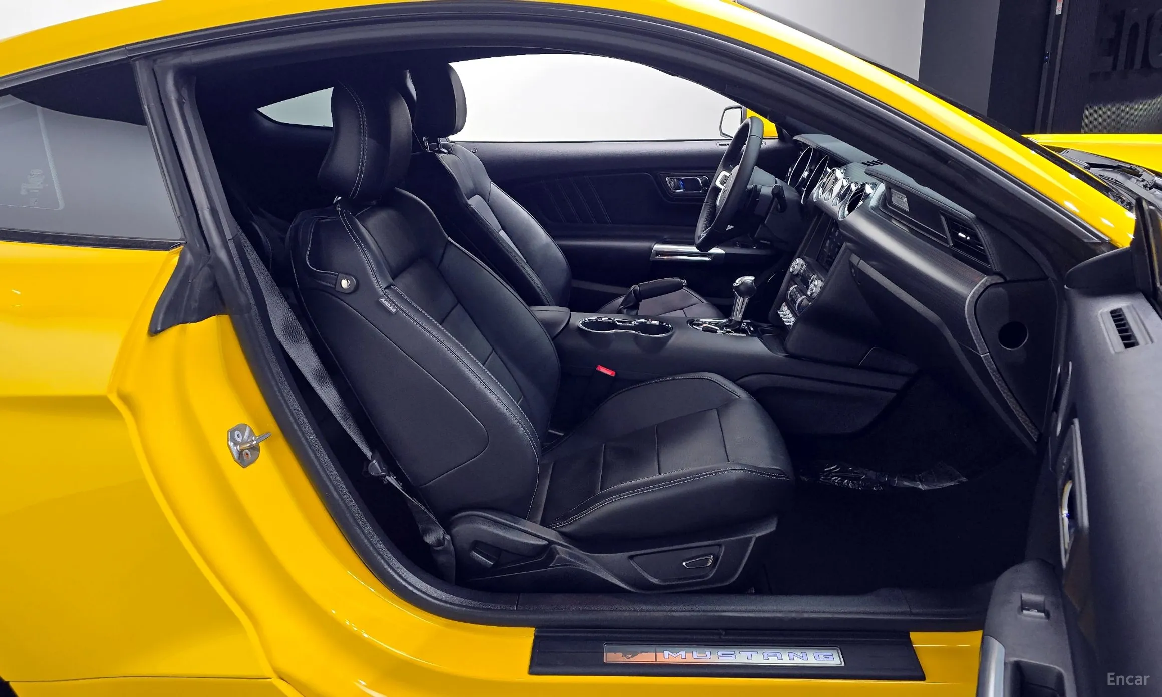 Ford Mustang превью 10
