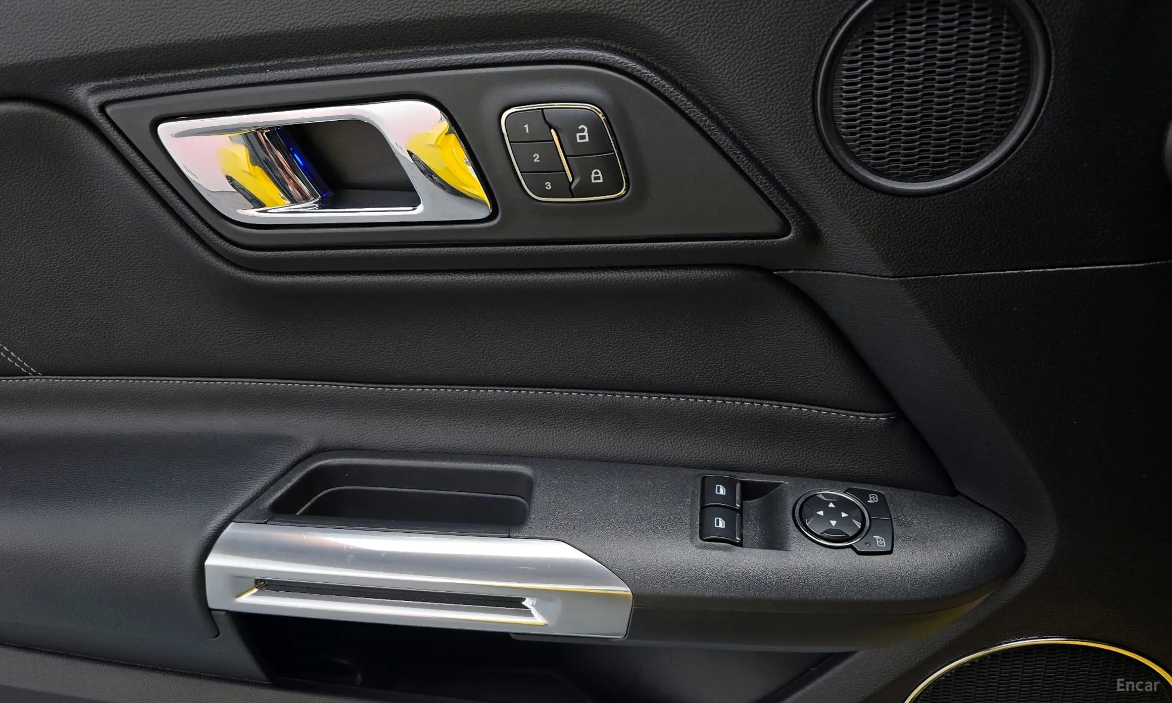 Ford Mustang превью 16