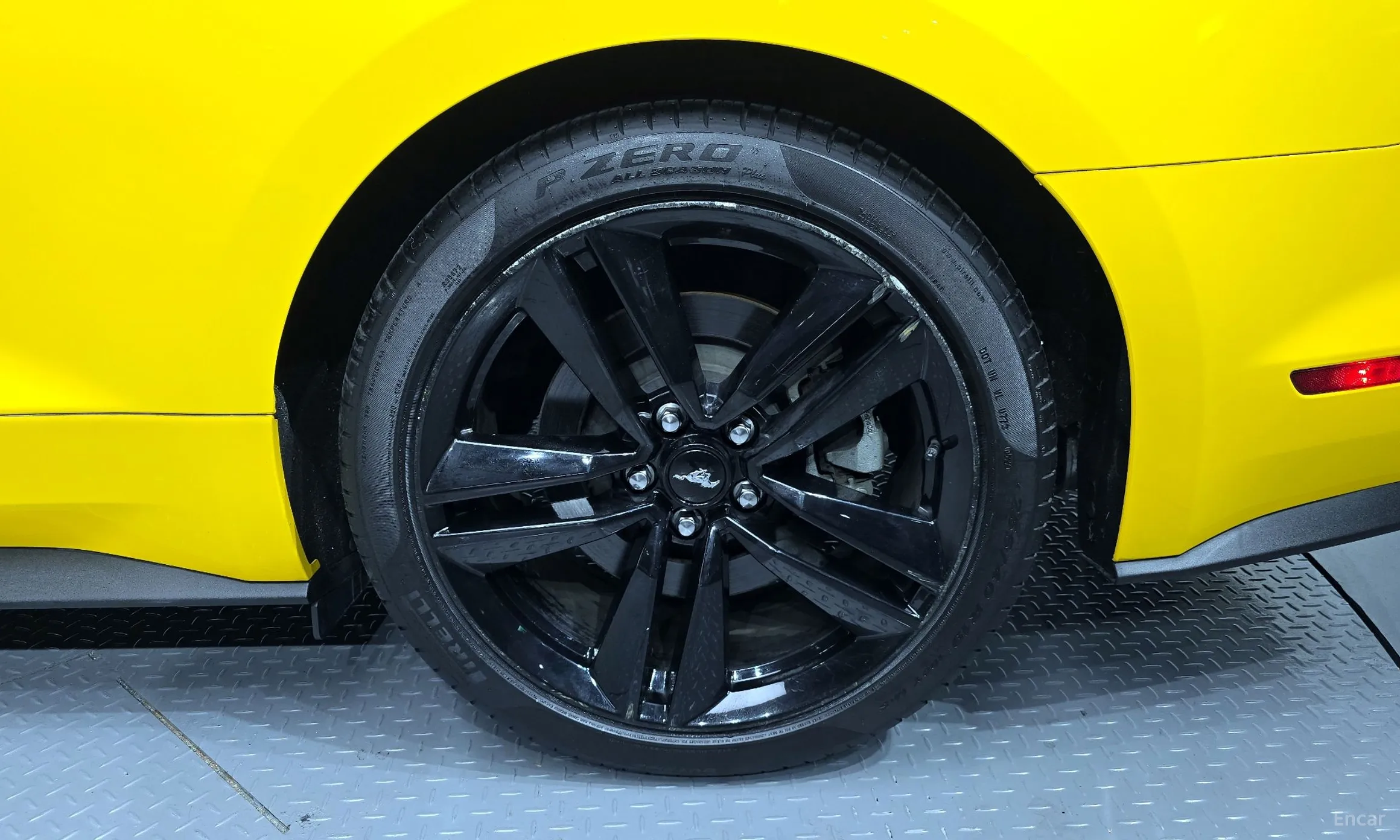 Ford Mustang превью 5