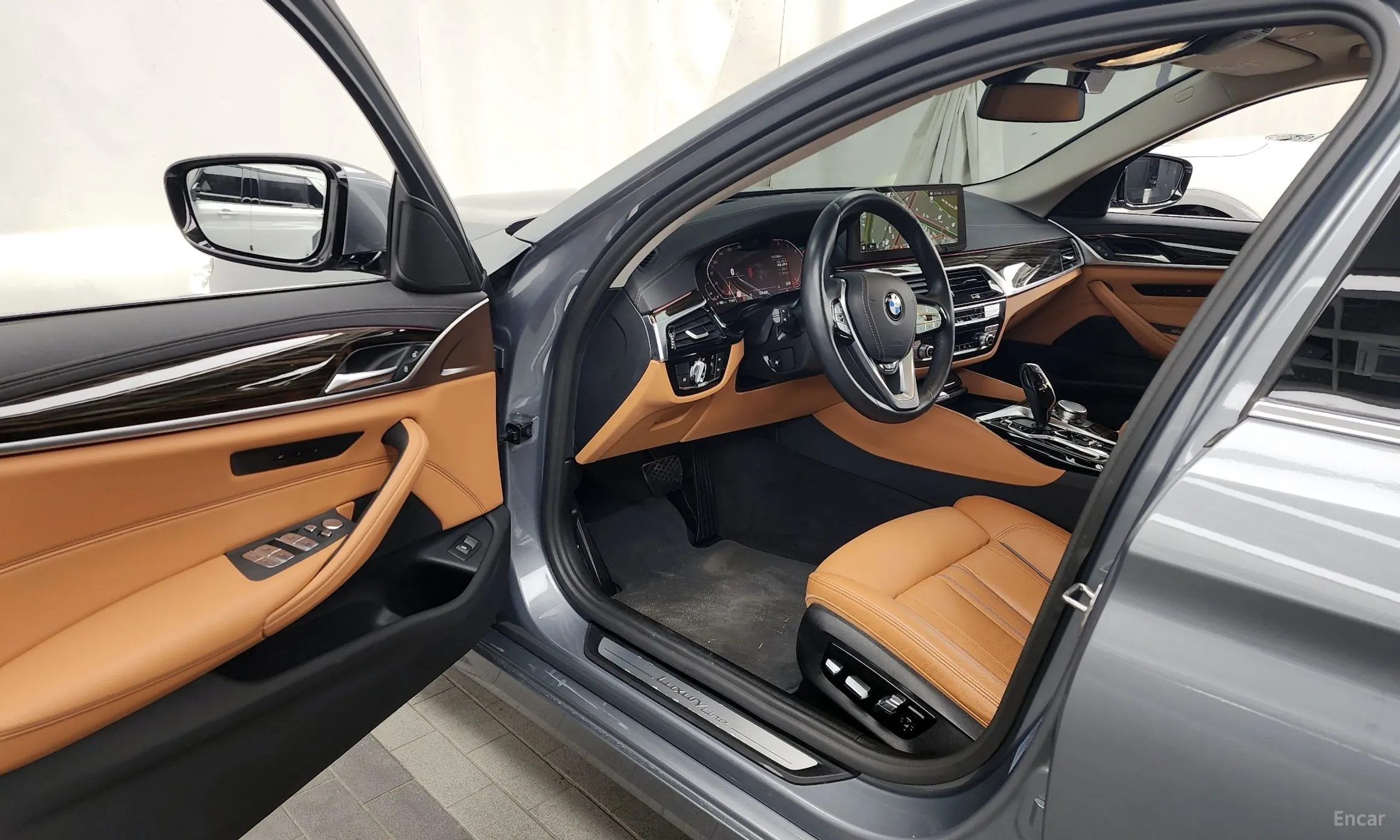 BMW 5 Series (G30) превью 10