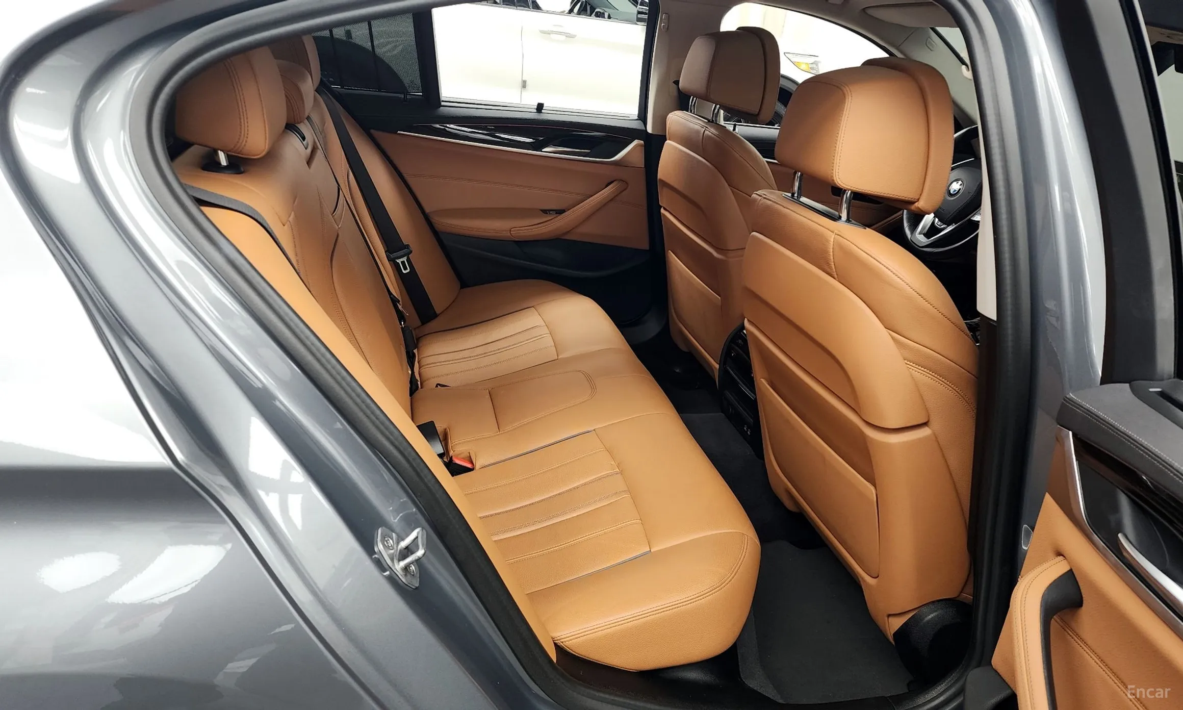 BMW 5 Series (G30) превью 12