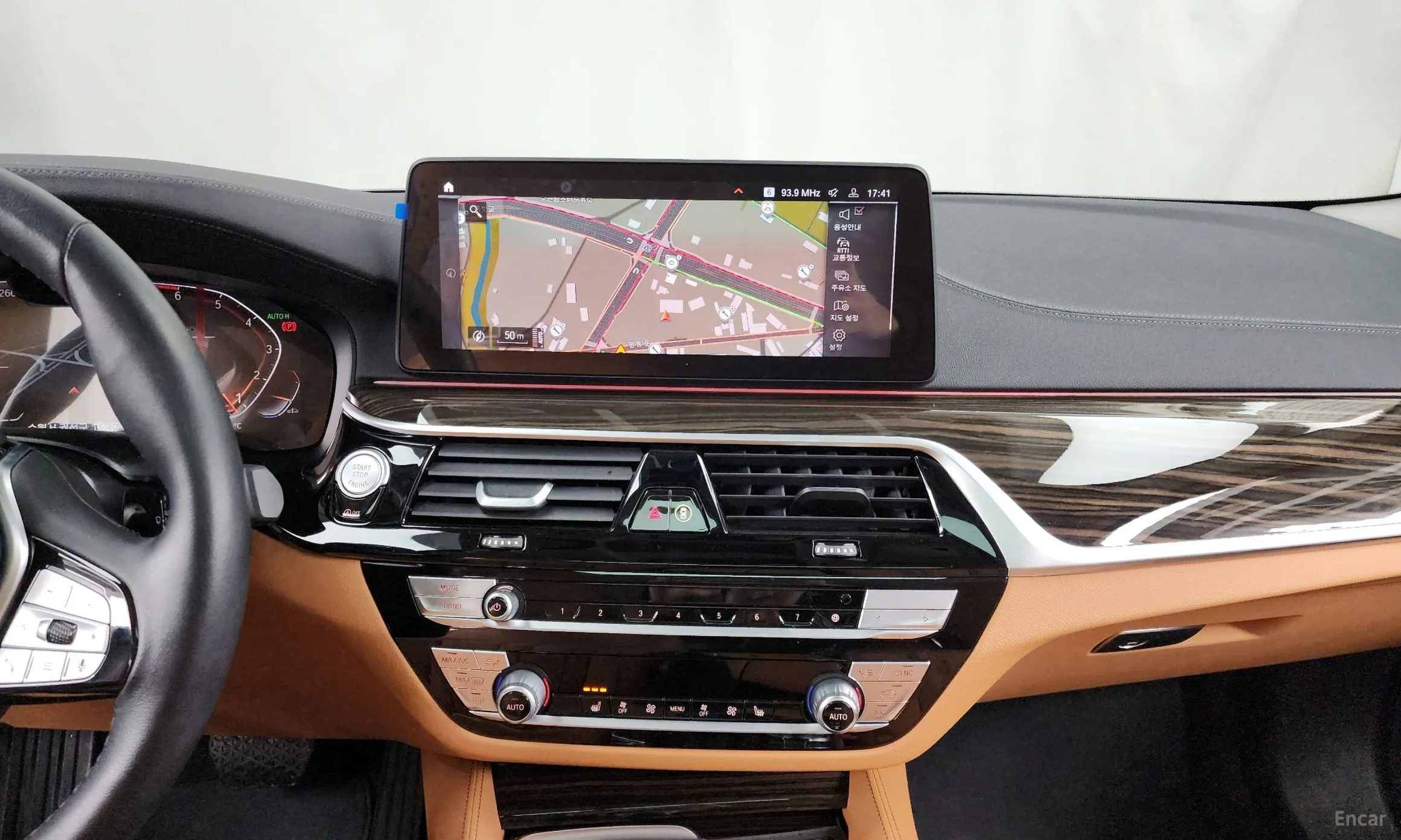 BMW 5 Series (G30) превью 14